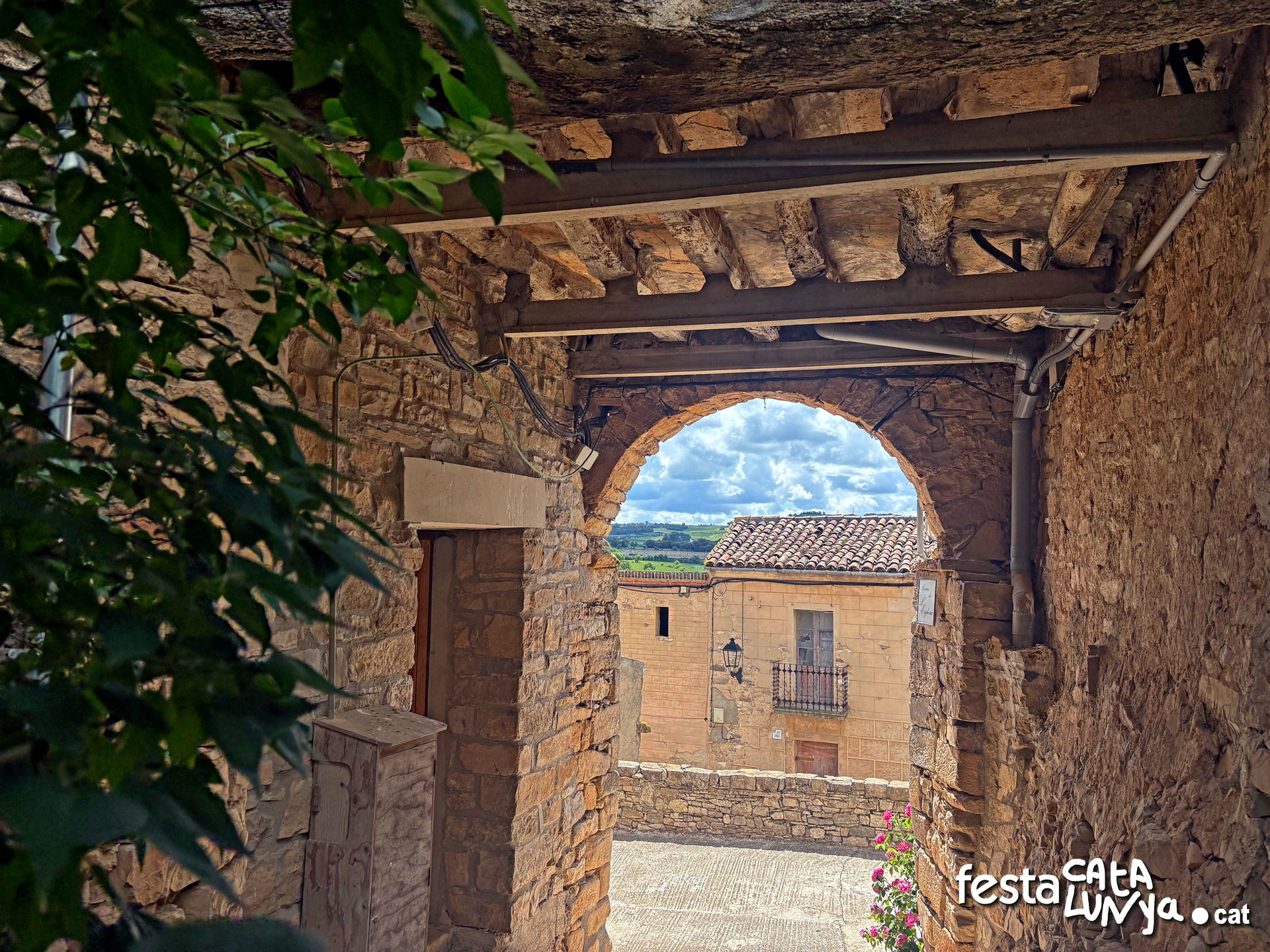 Montoliu de Segarra - Portal de cal Garra del poble de la Guàrdia Lada