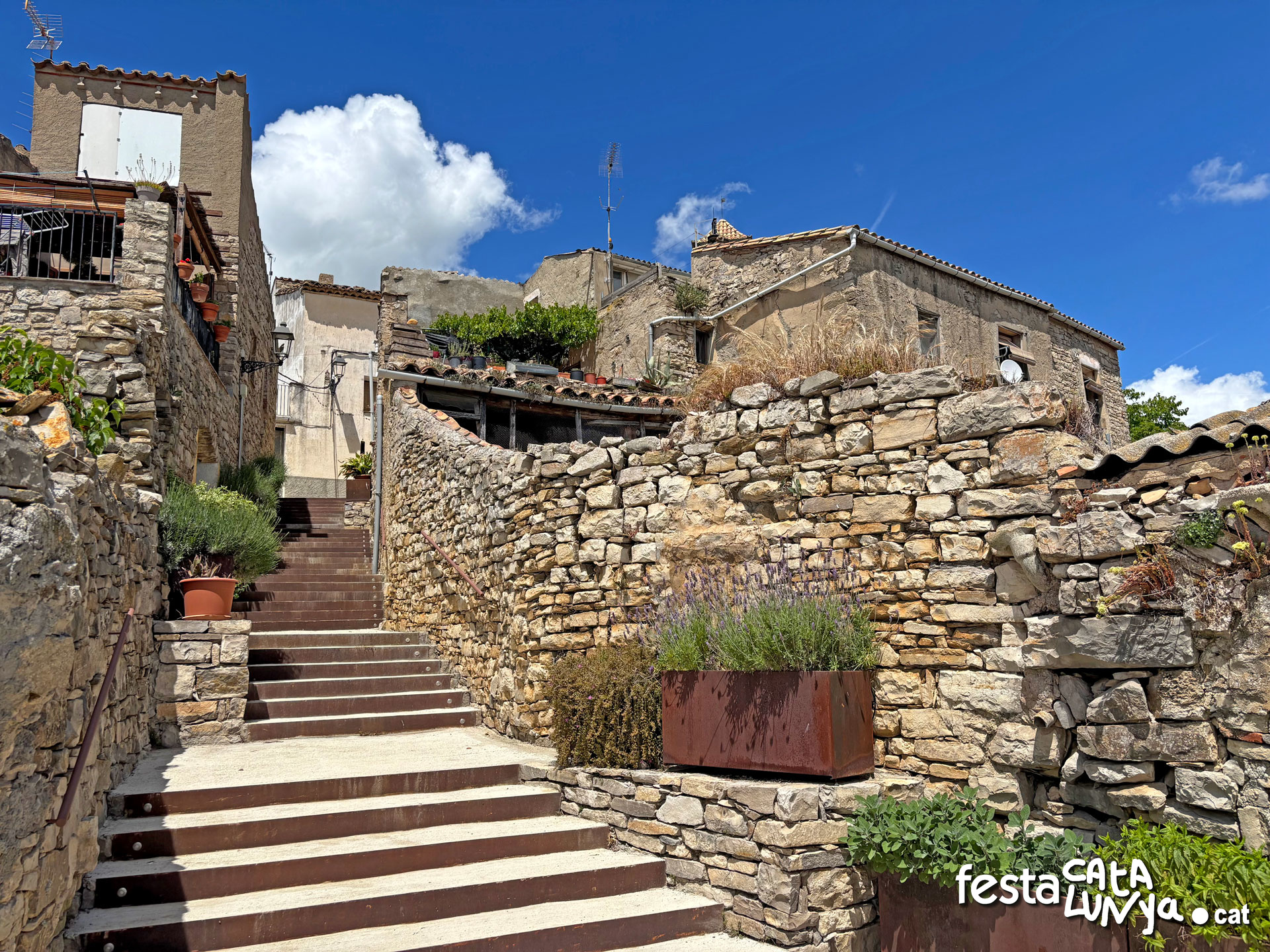 Passejada pel poble de Vilagrasseta a Montoliu de Segarra