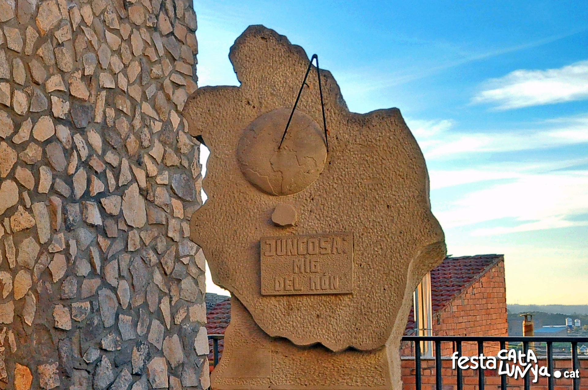 Monument Mig del Món - Juncosa
