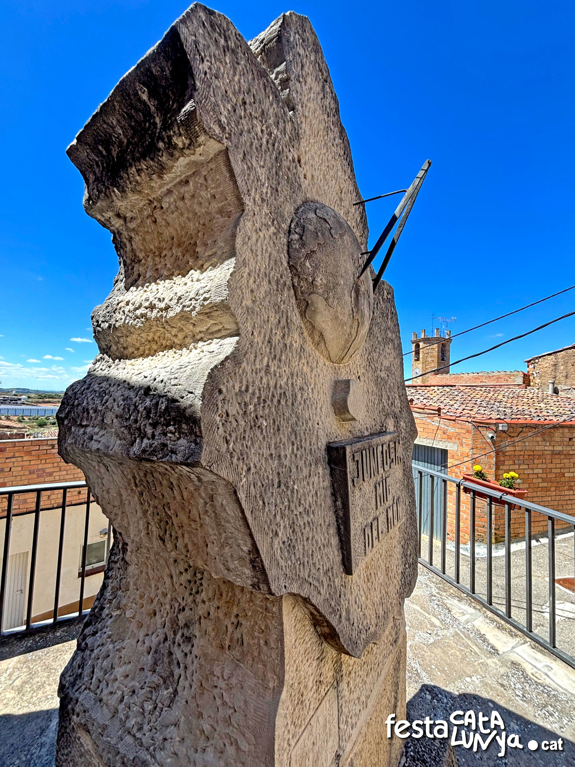 Monument Mig del Món - Juncosa