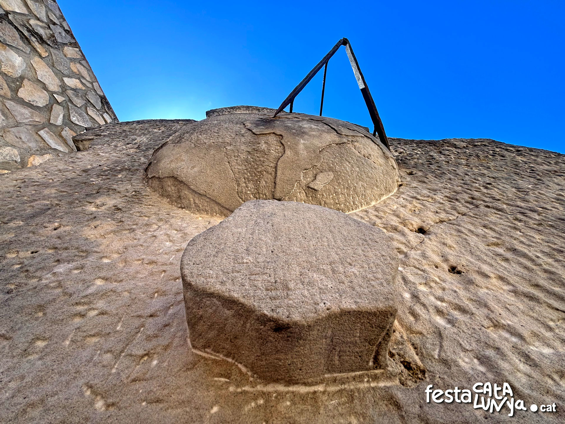Monument Mig del Món - Juncosa