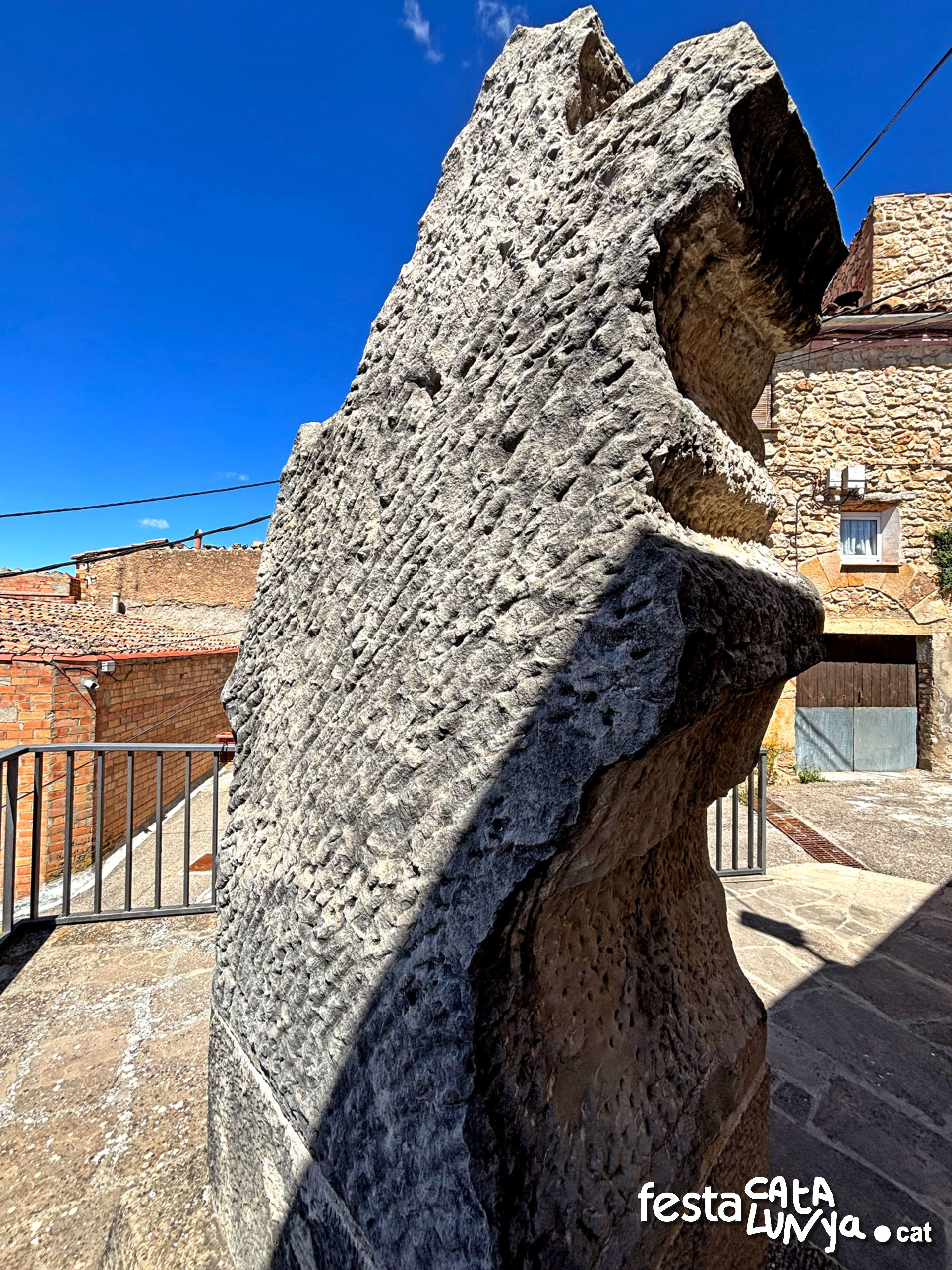 Monument Mig del Món - Juncosa