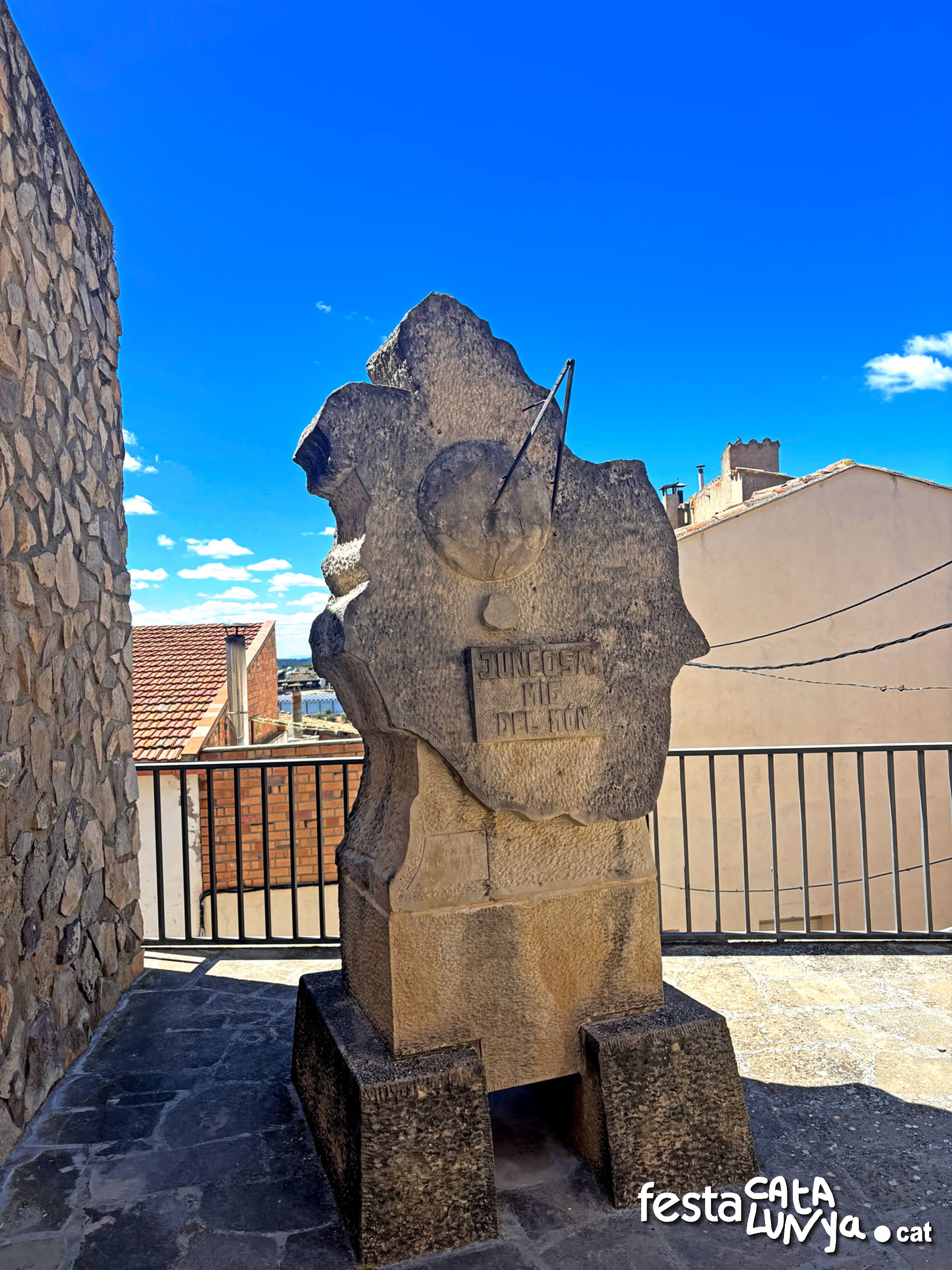 Monument Mig del Món - Juncosa