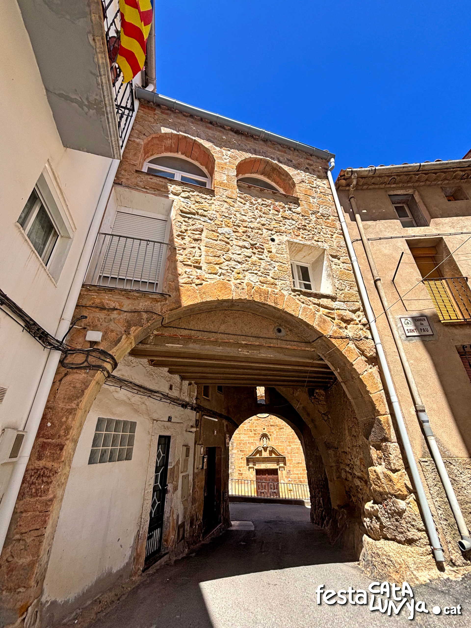 Portal de la Plaça de l'Església - Juncosa