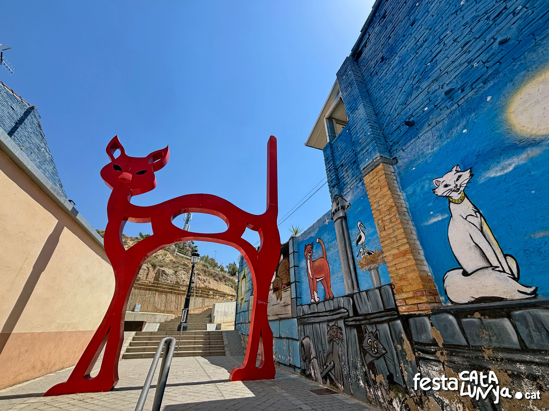 Almacelles - Escultura el Gat Vermell o el Gat d'Orient