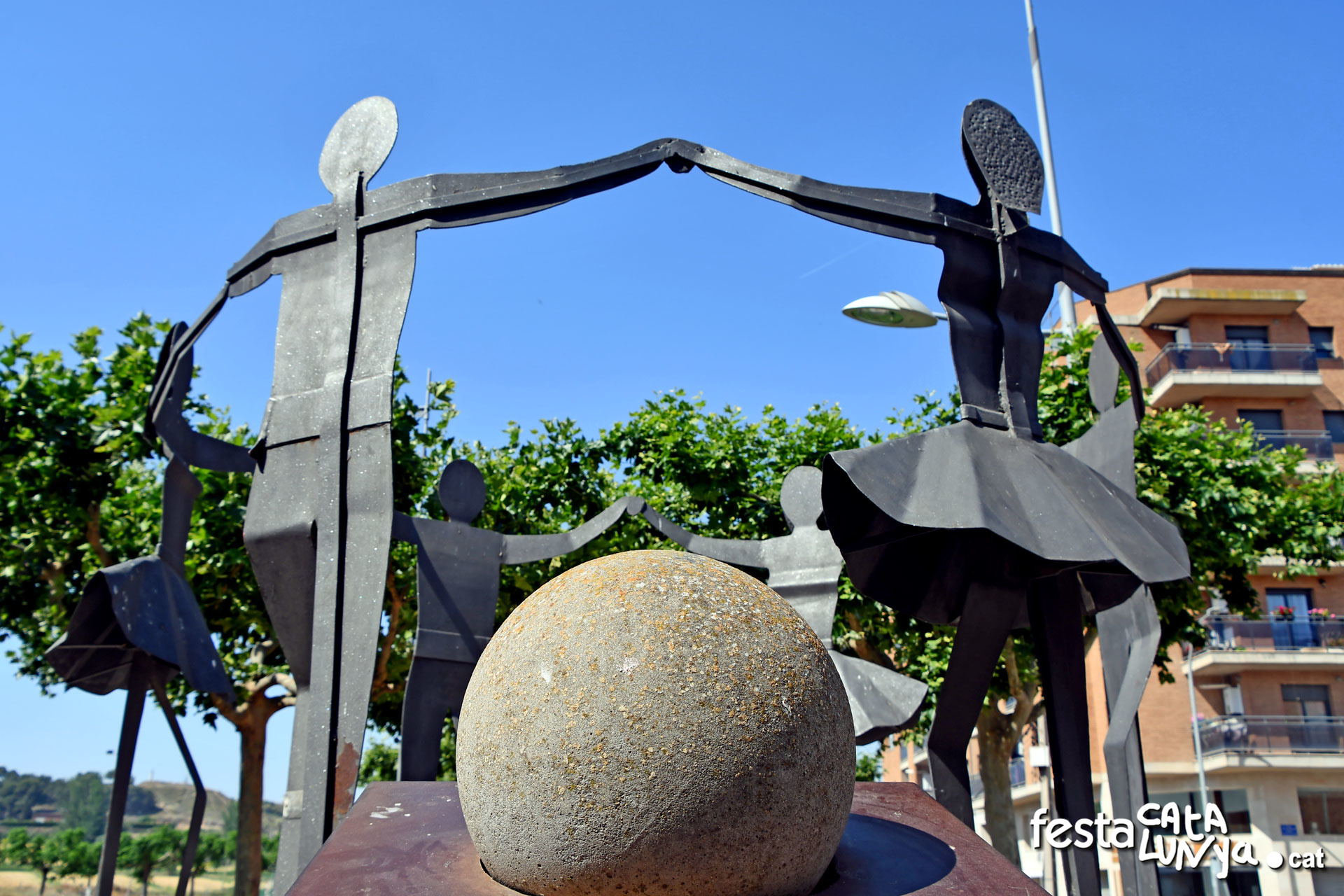 Escultura La Sardana a Almacelles