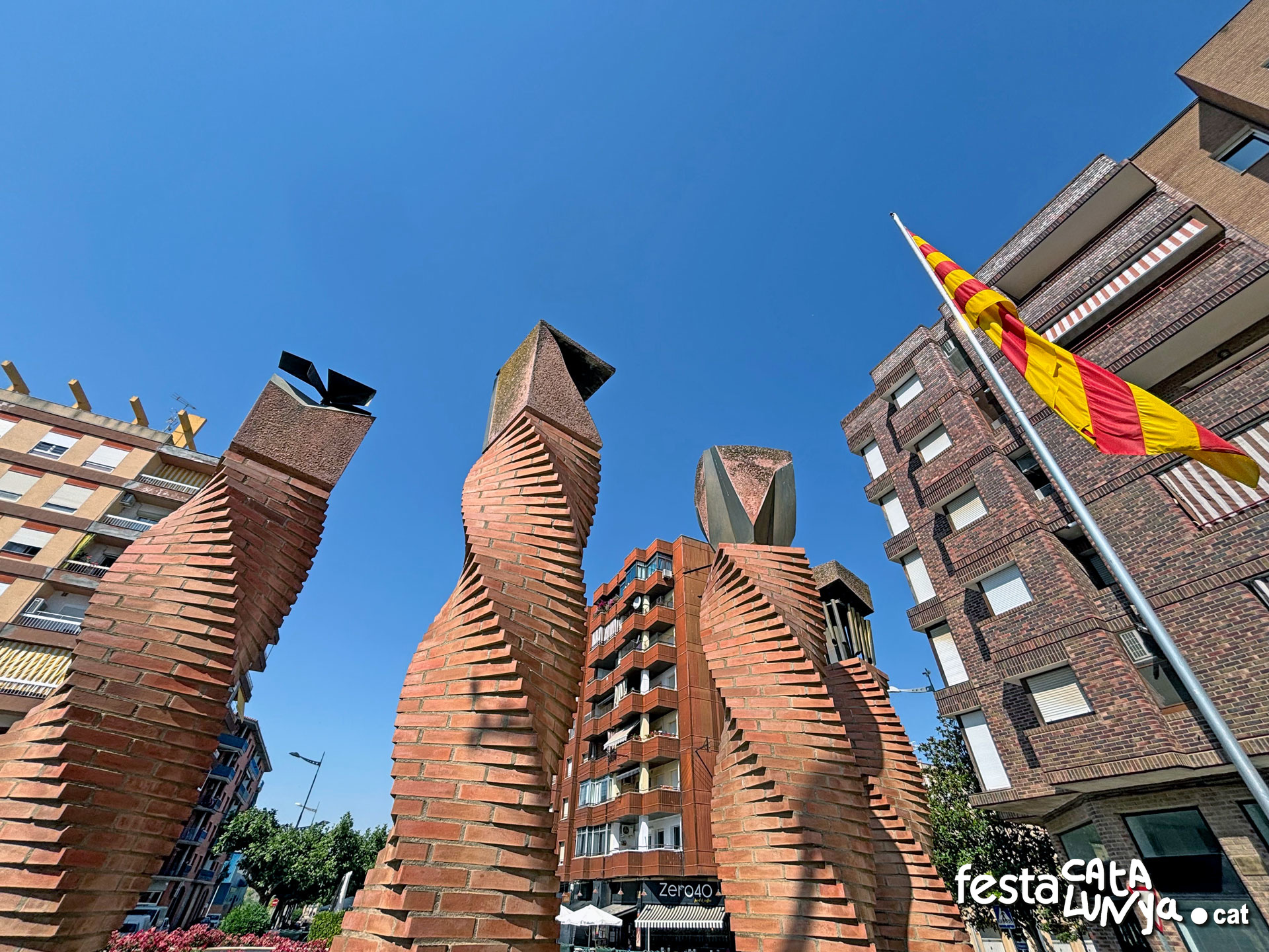 Almacelles - Escultura Les Quatre Barres