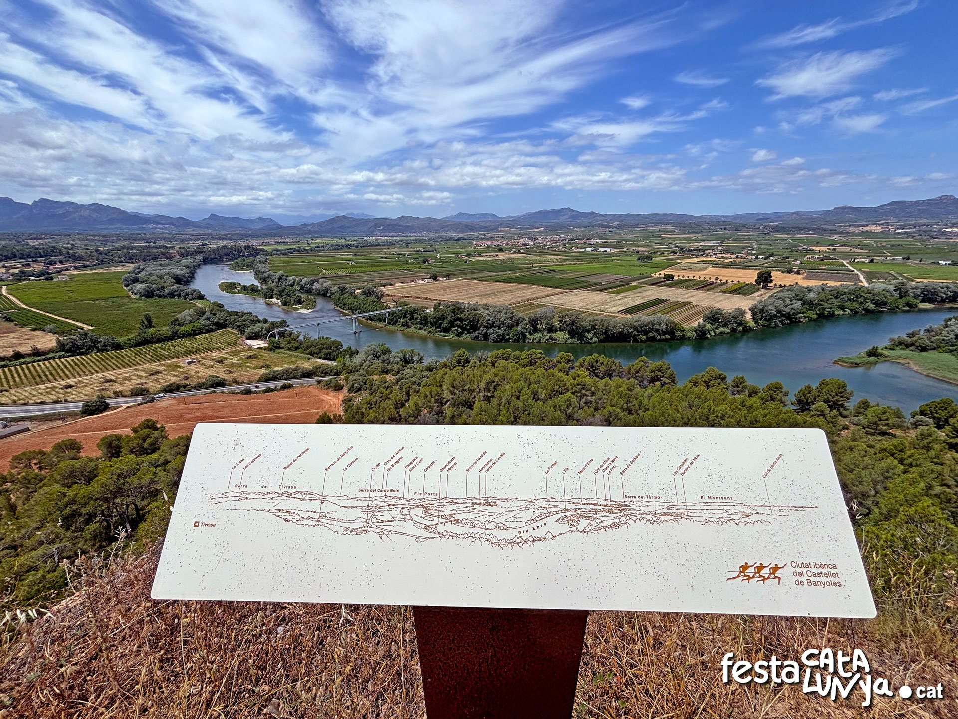 Mirador-Balcó sobre el riu Ebre des de la ciutat ibèrica del Castellet de Banyoles de Tivissa ***