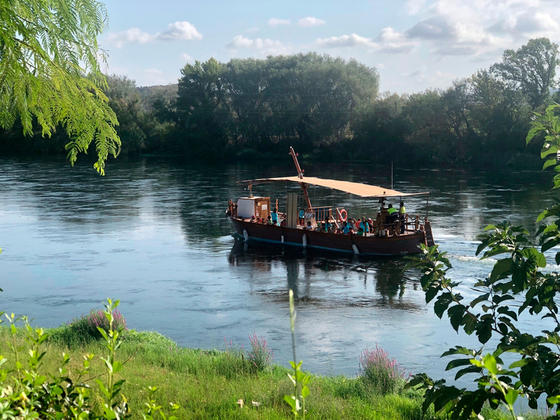 Passejada pel riu Ebre a bord del llaüt Lo Roget a Ascó