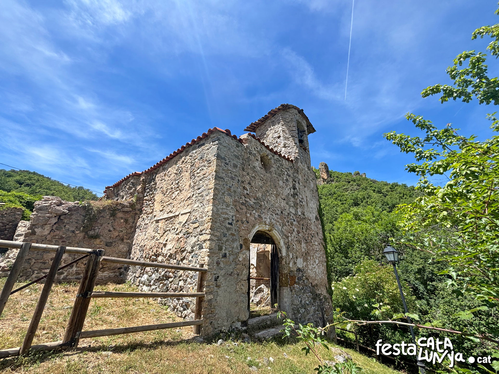 Senterada - Cadolla i església de la Presentació de Cadolla