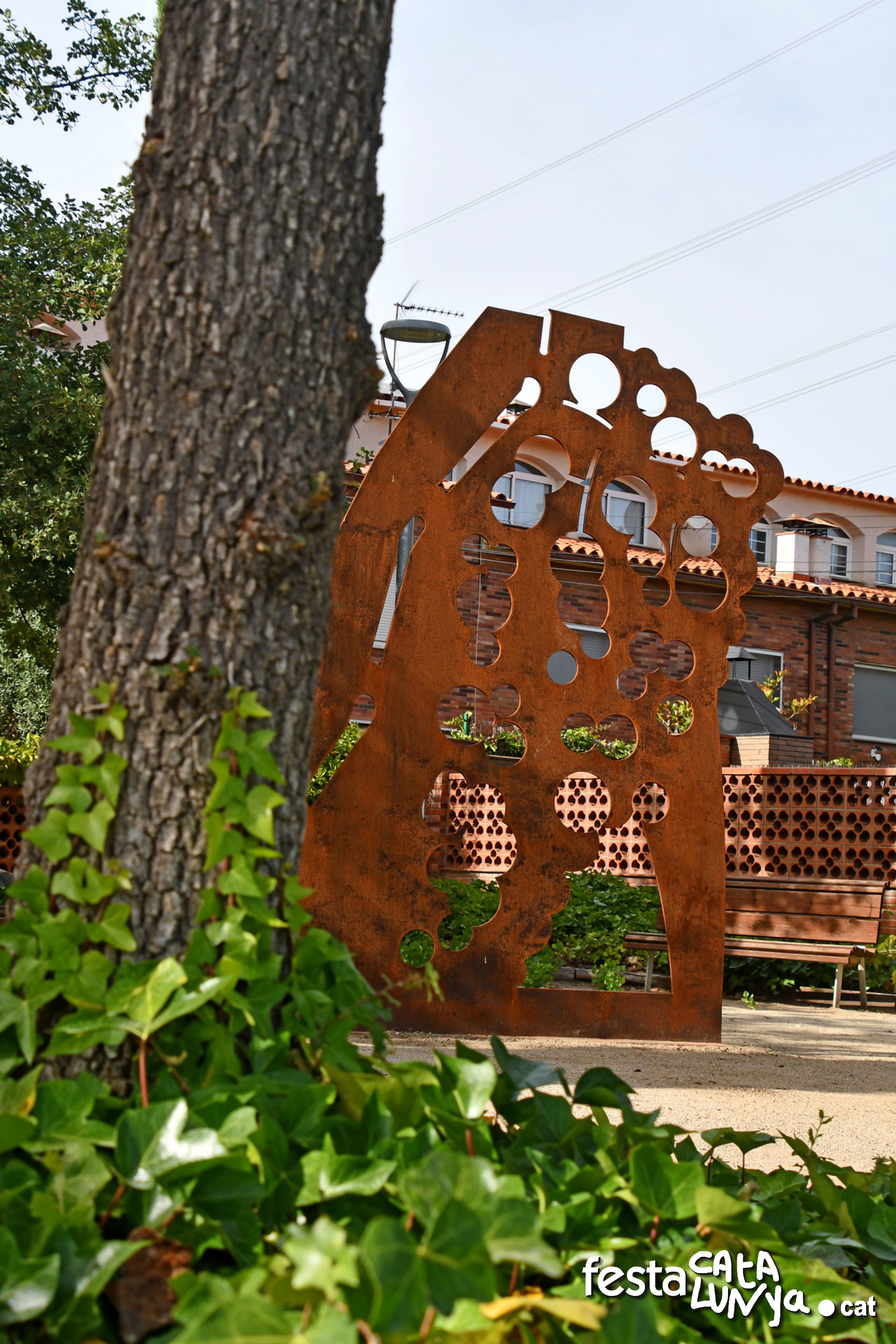 Sant Llorenç d'Hortons - Escultura Evocació, homenatge a l'artista Salvador Alibau