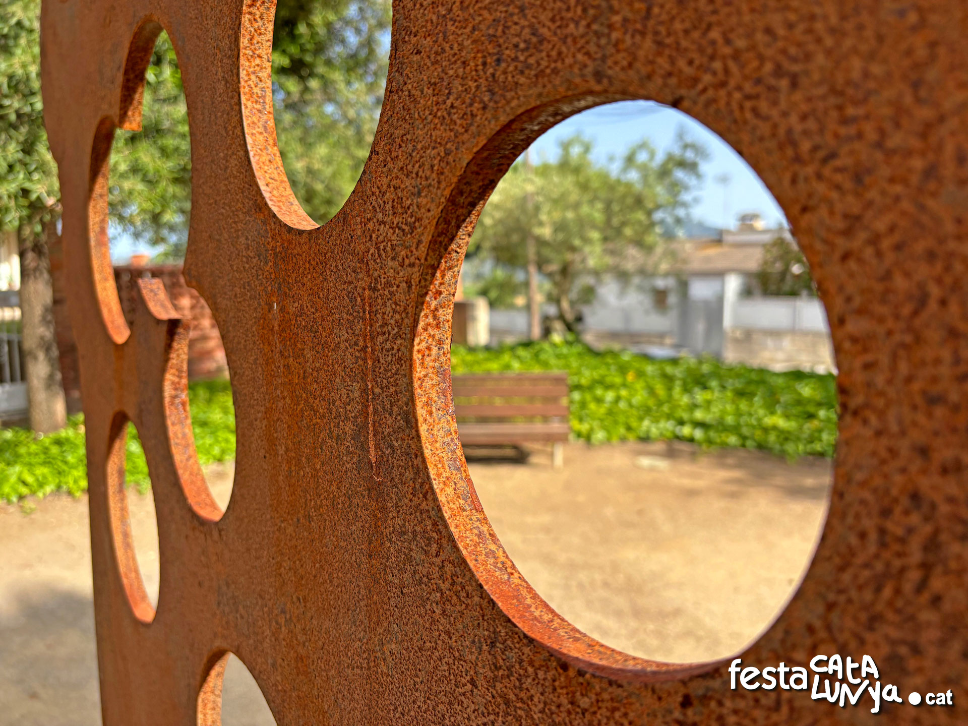 Sant Llorenç d'Hortons - Escultura Evocació, homenatge a l'artista Salvador Alibau