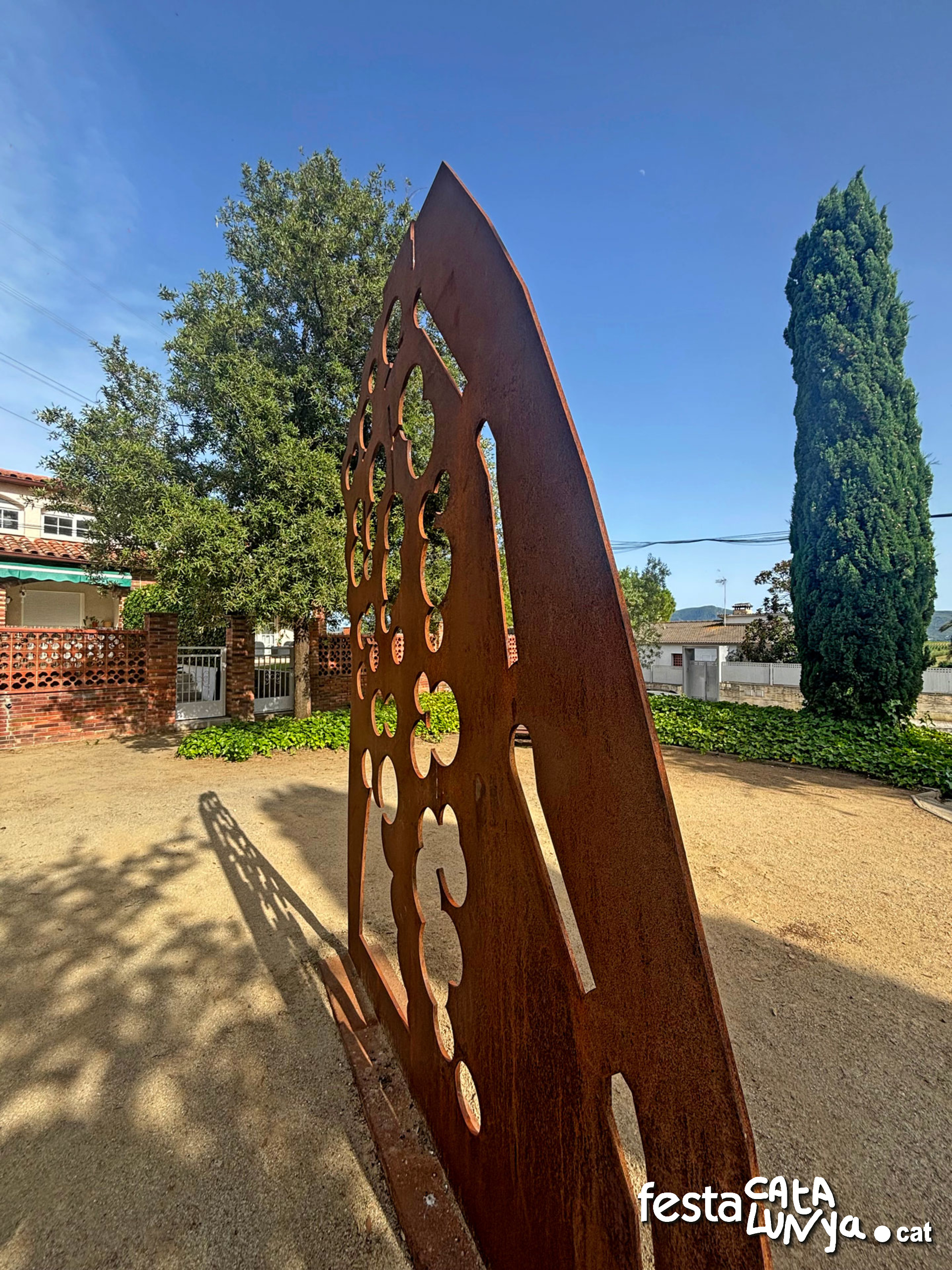 Sant Llorenç d'Hortons - Escultura Evocació, homenatge a l'artista Salvador Alibau