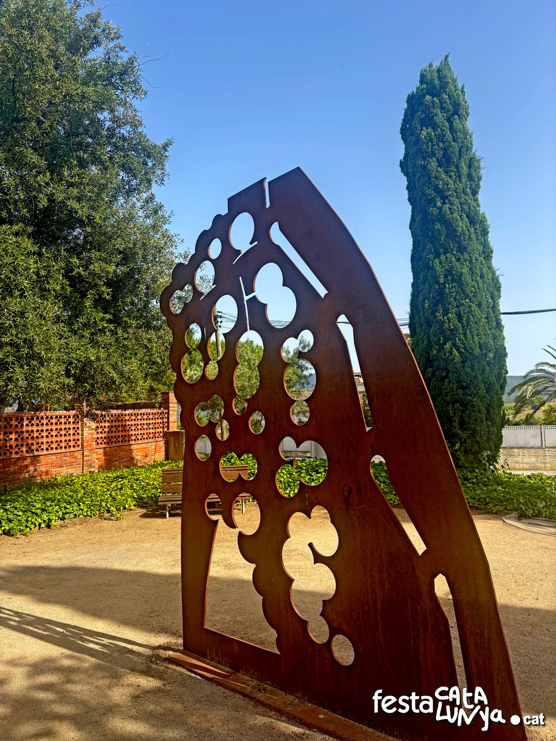 Sant Llorenç d'Hortons - Escultura Evocació, homenatge a l'artista Salvador Alibau
