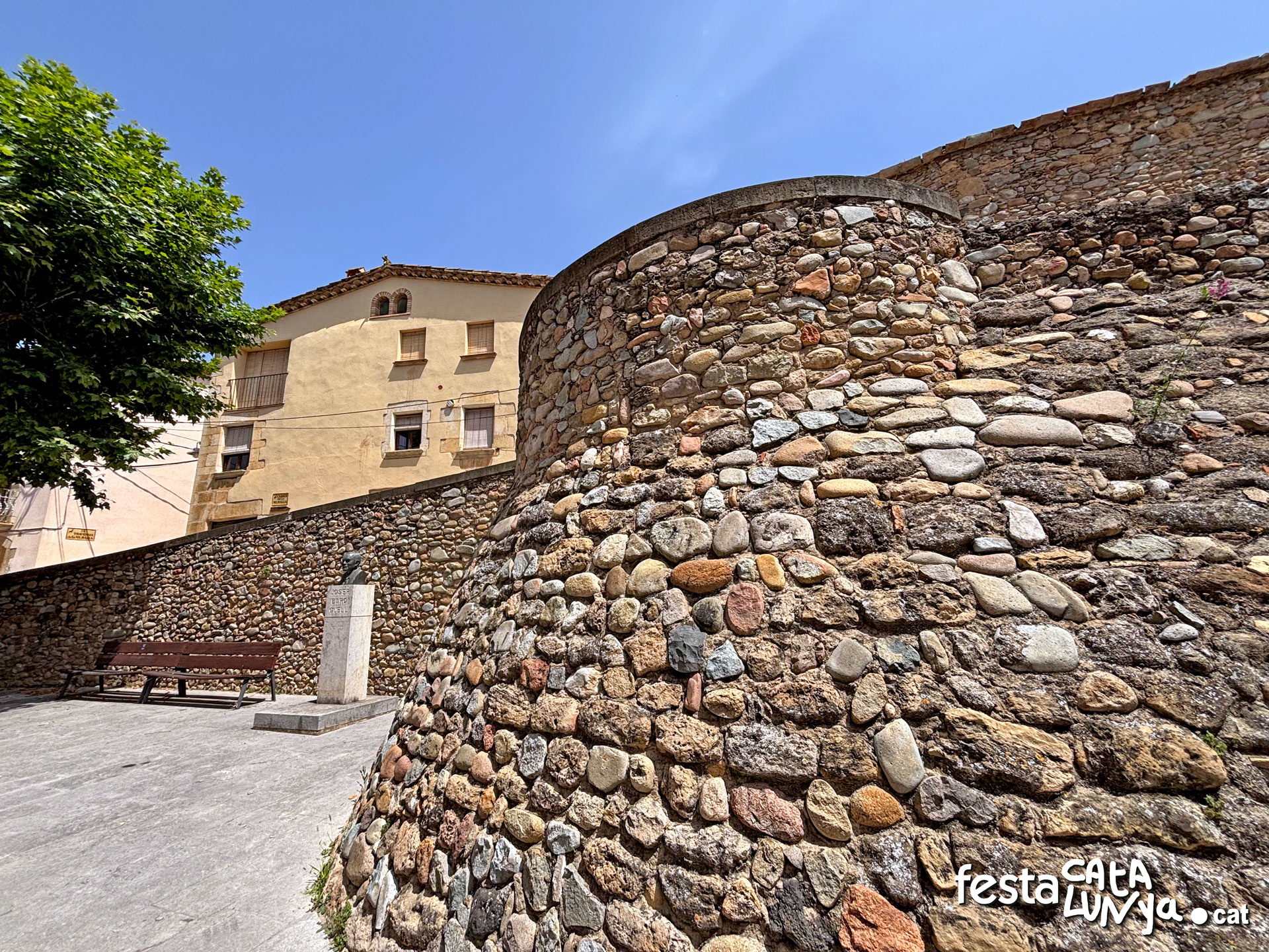 Cervià de Ter - Plaça Mestre Baró i Güell