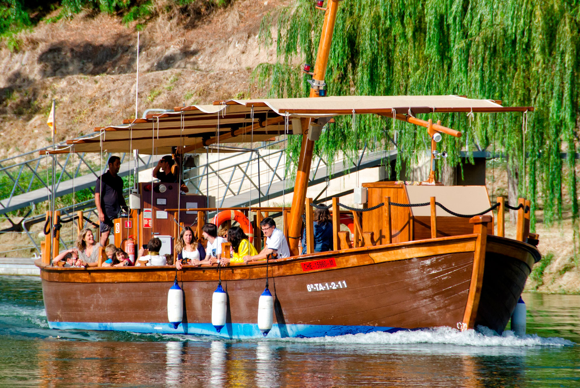 Passejada pel riu Ebre a bord del llaüt Lo Roget a Ascó