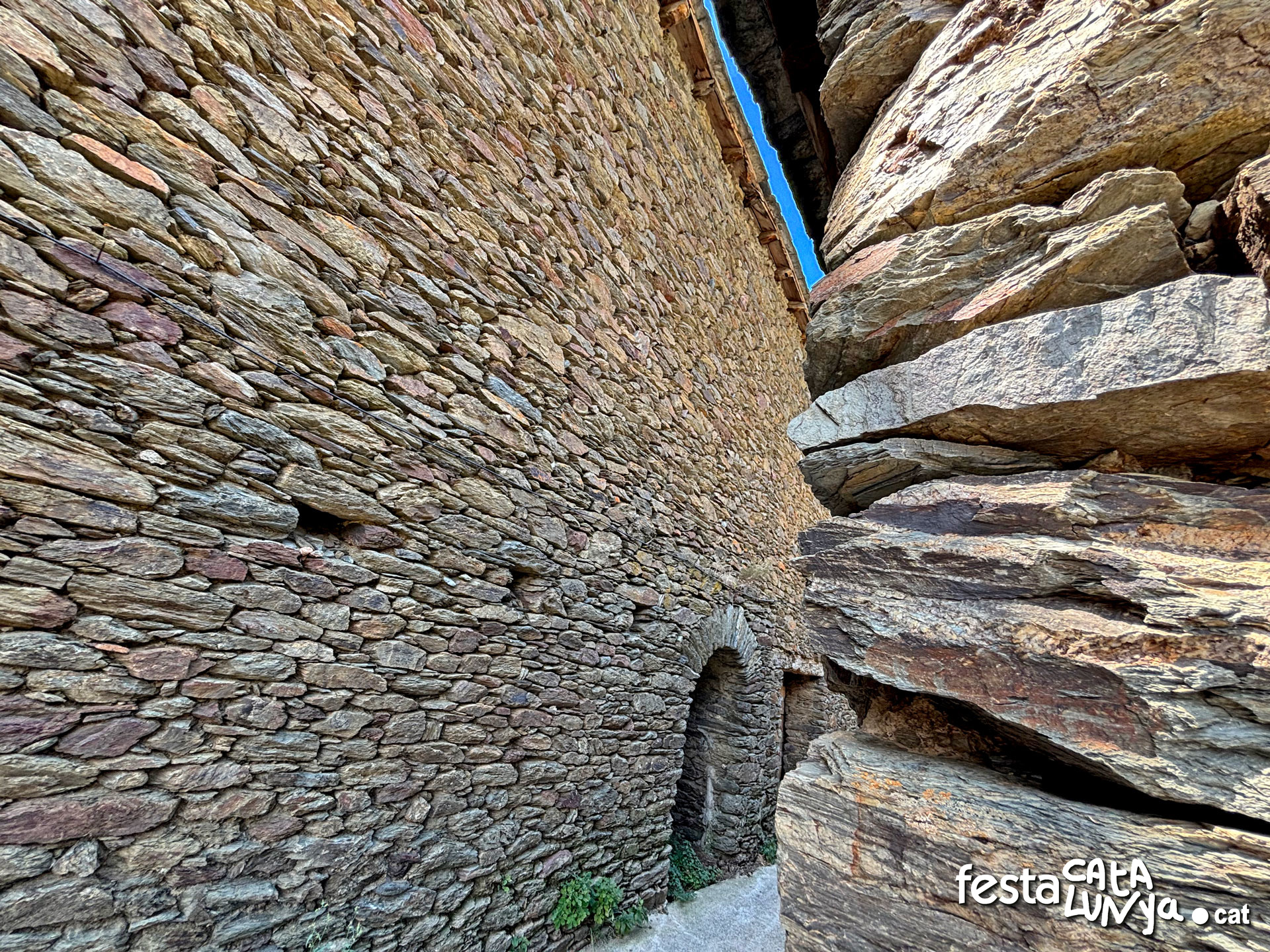 Nucli històric de Rodés i mirador panoràmic