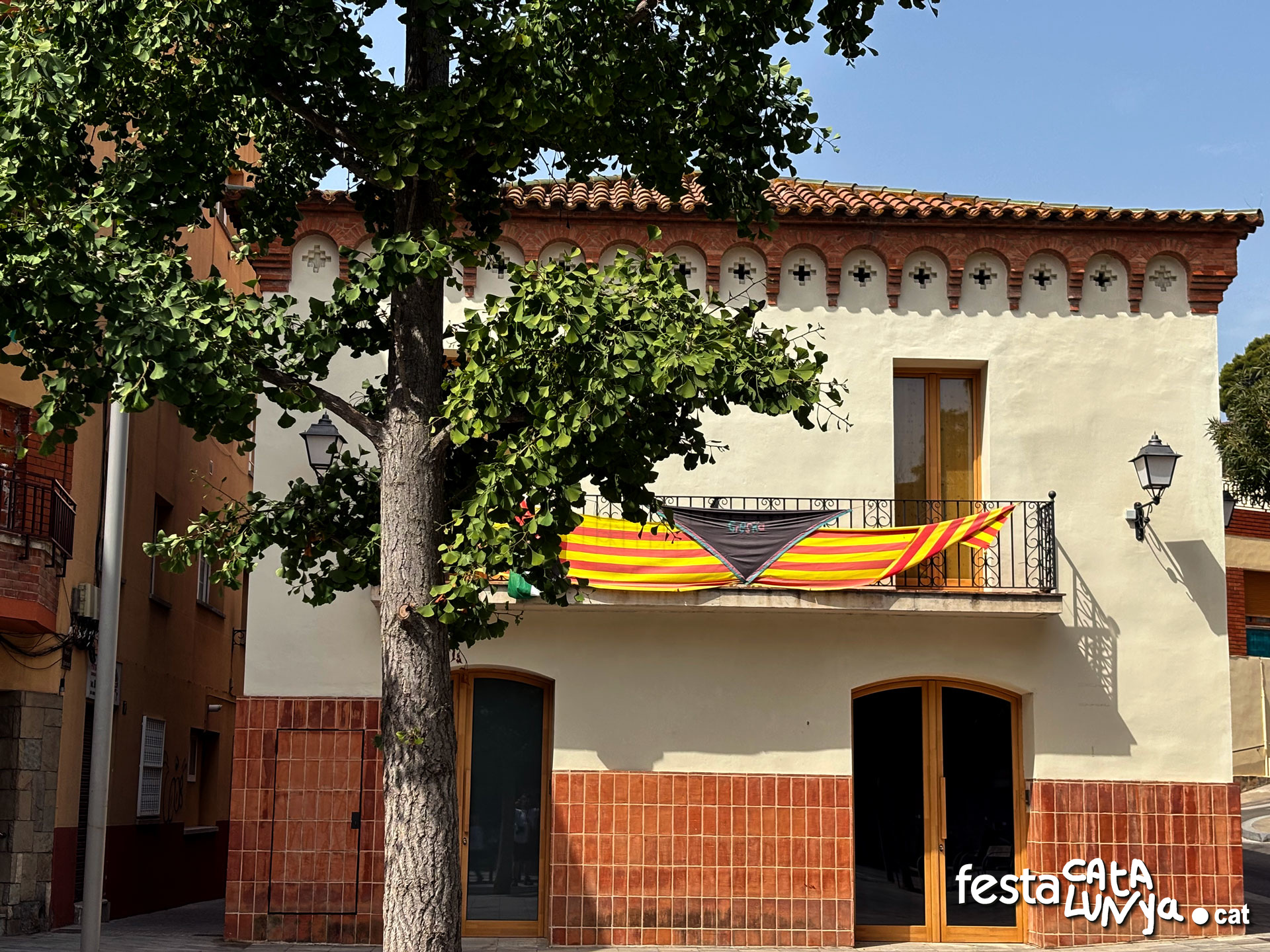 Plaça de la Constitució i entorn a Santa Coloma de Cervelló