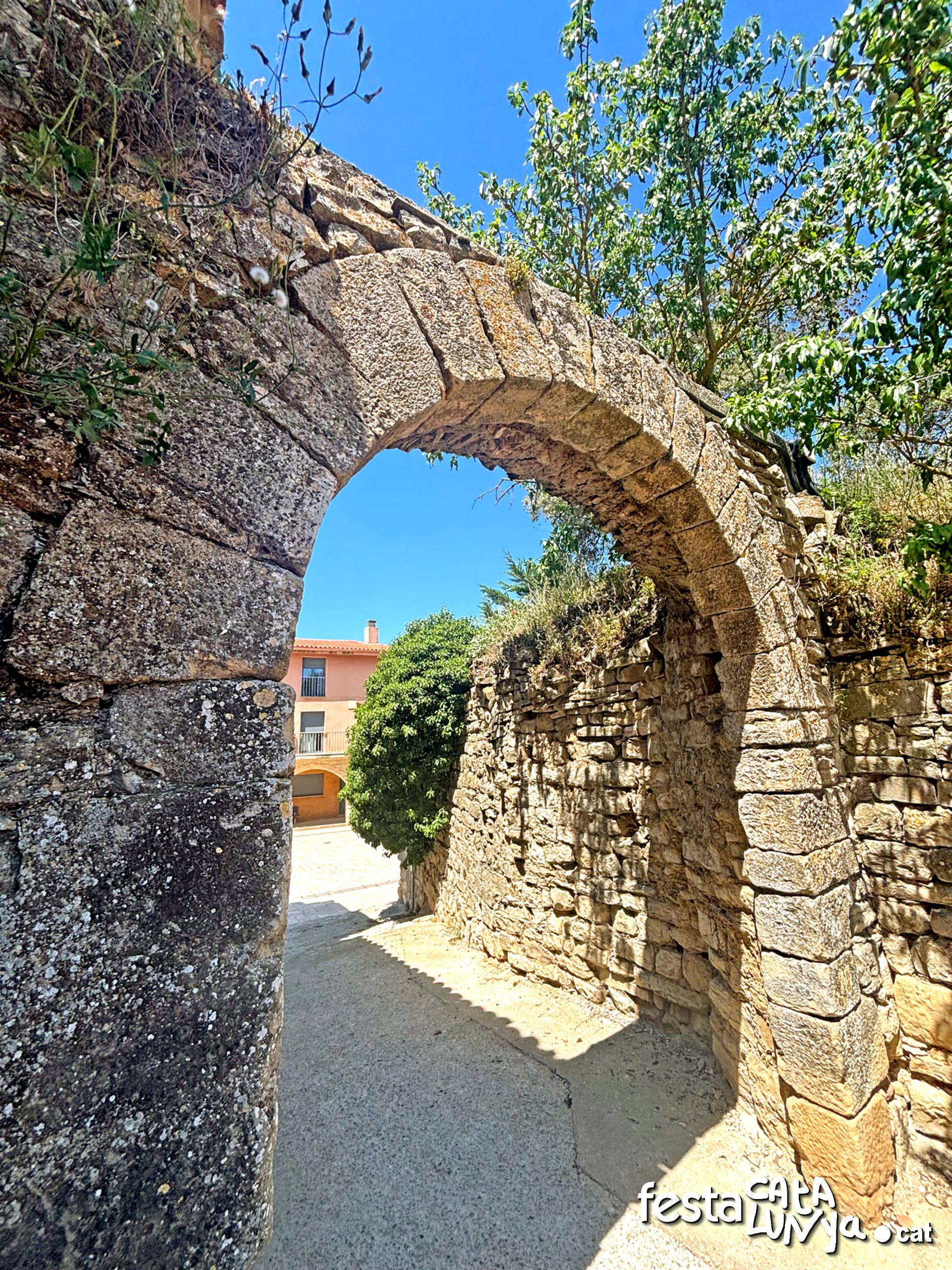 Passejada pel poble de Cabestany - Montoliu de Segarra