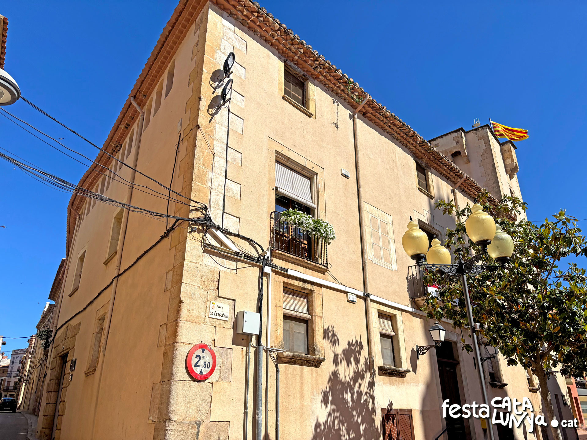 Ajuntament, antiga Casa Torrell o Casa Gran de Folc - Vinyols i els Arcs
