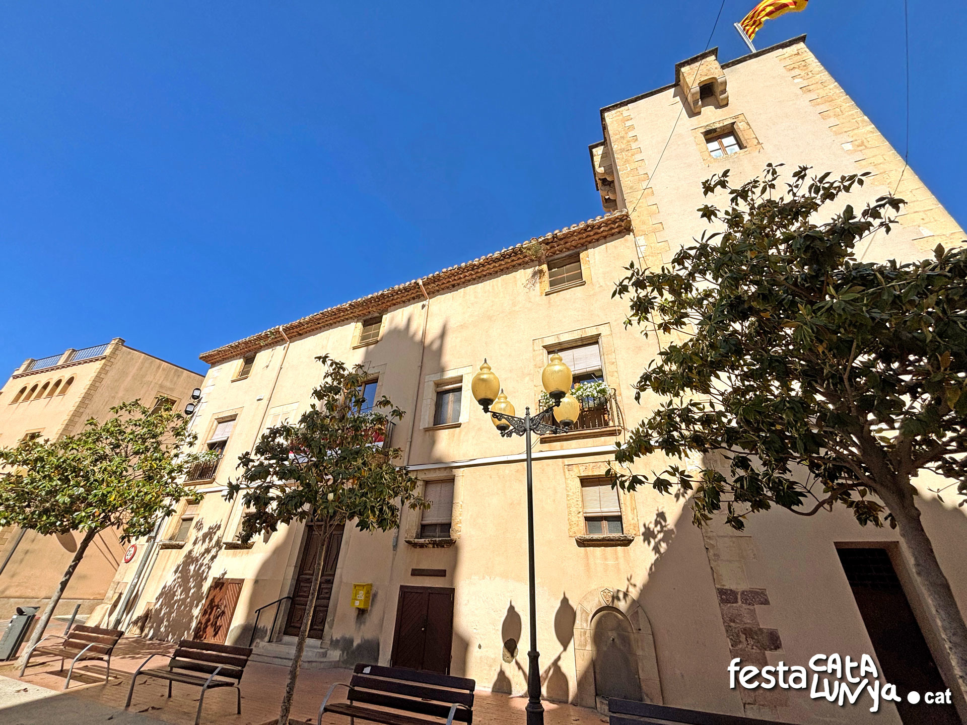 Ajuntament, antiga Casa Torrell o Casa Gran de Folc - Vinyols i els Arcs