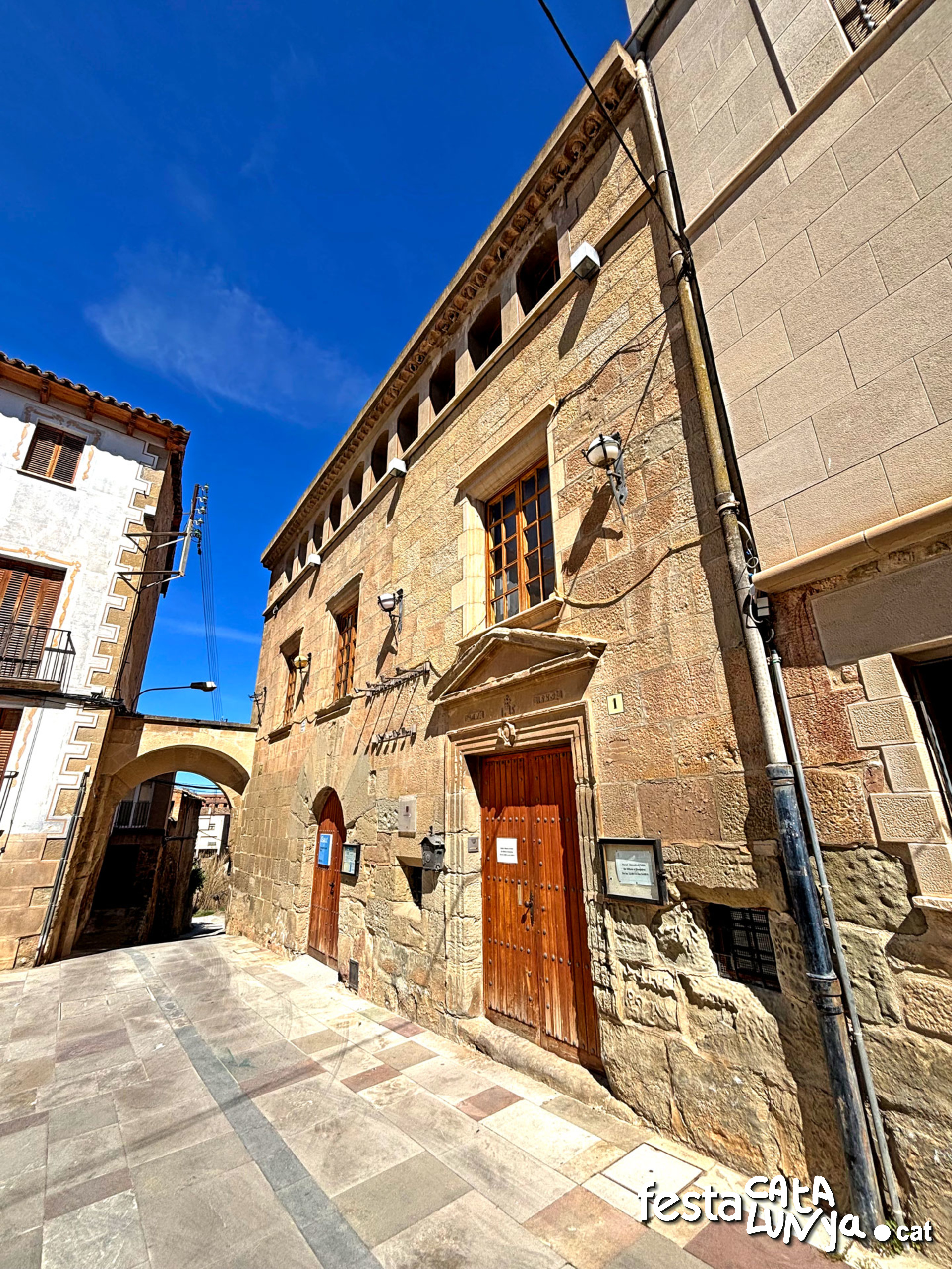 Ajuntament i Antic Hospital dels Pobres - Torà