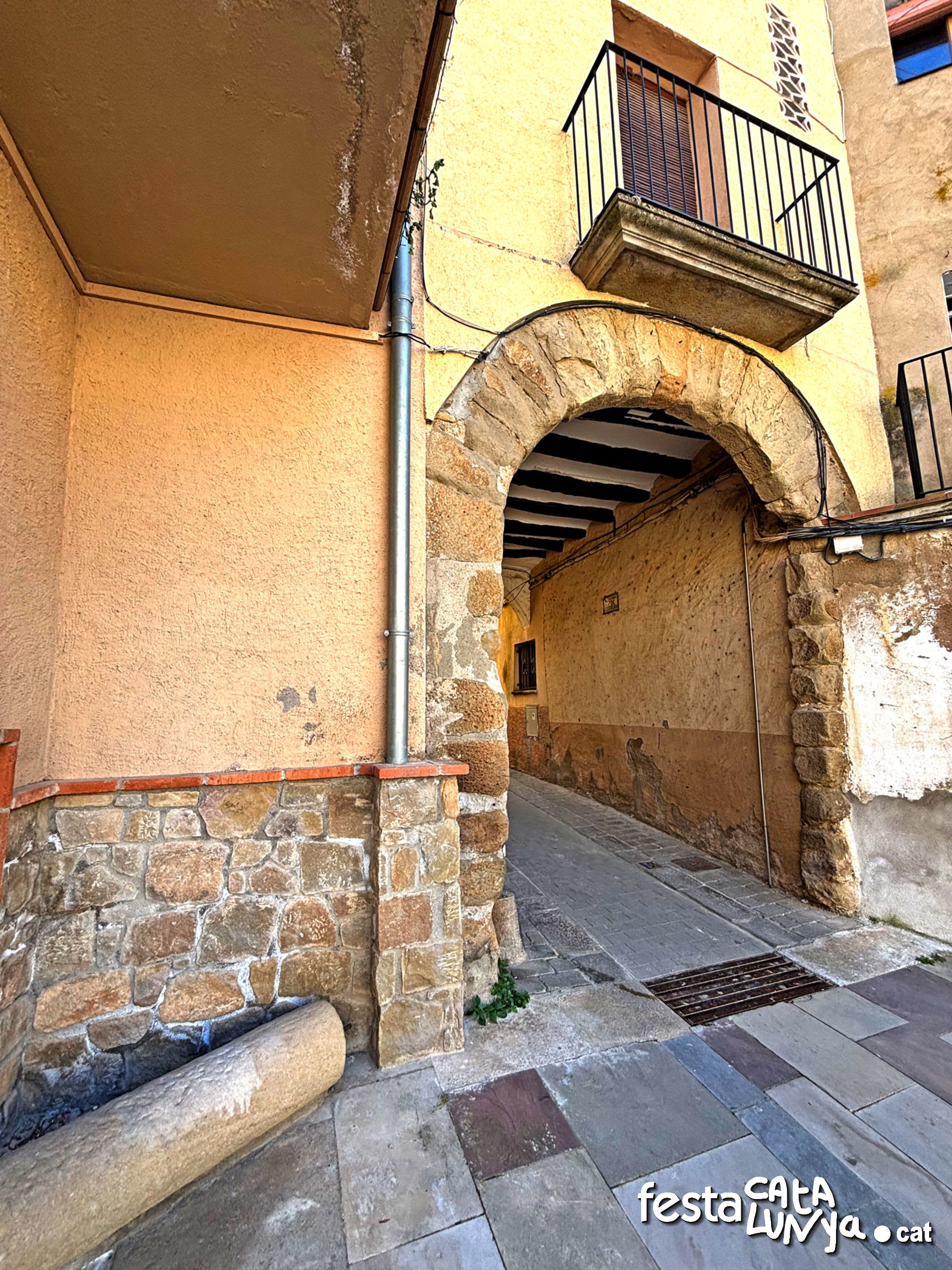 Portals, passos i carrerons: l'ànima del nucli històric - Torà