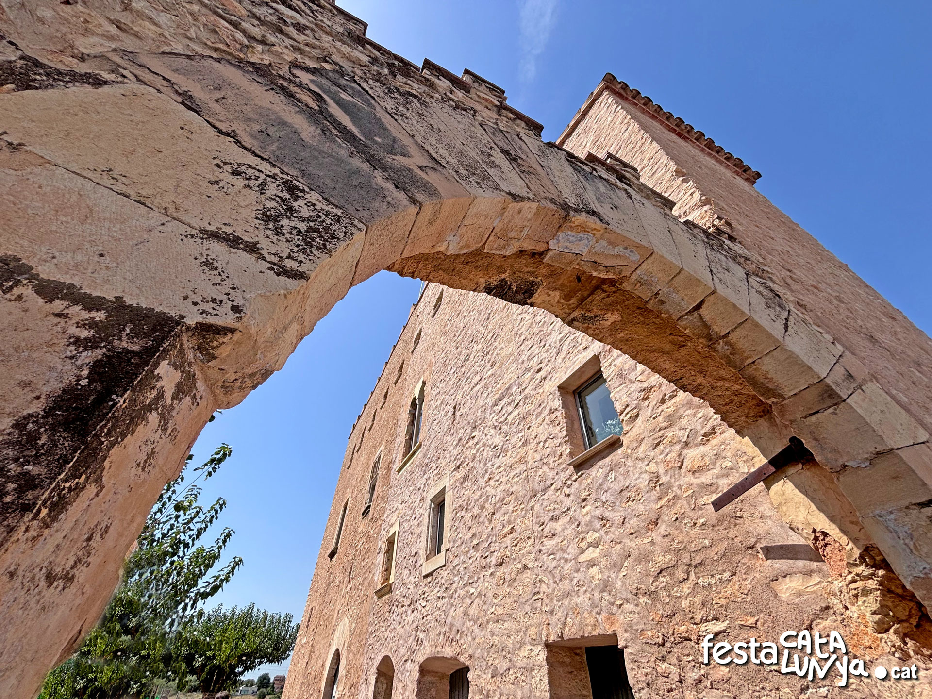 Castell de Rodonyà ***