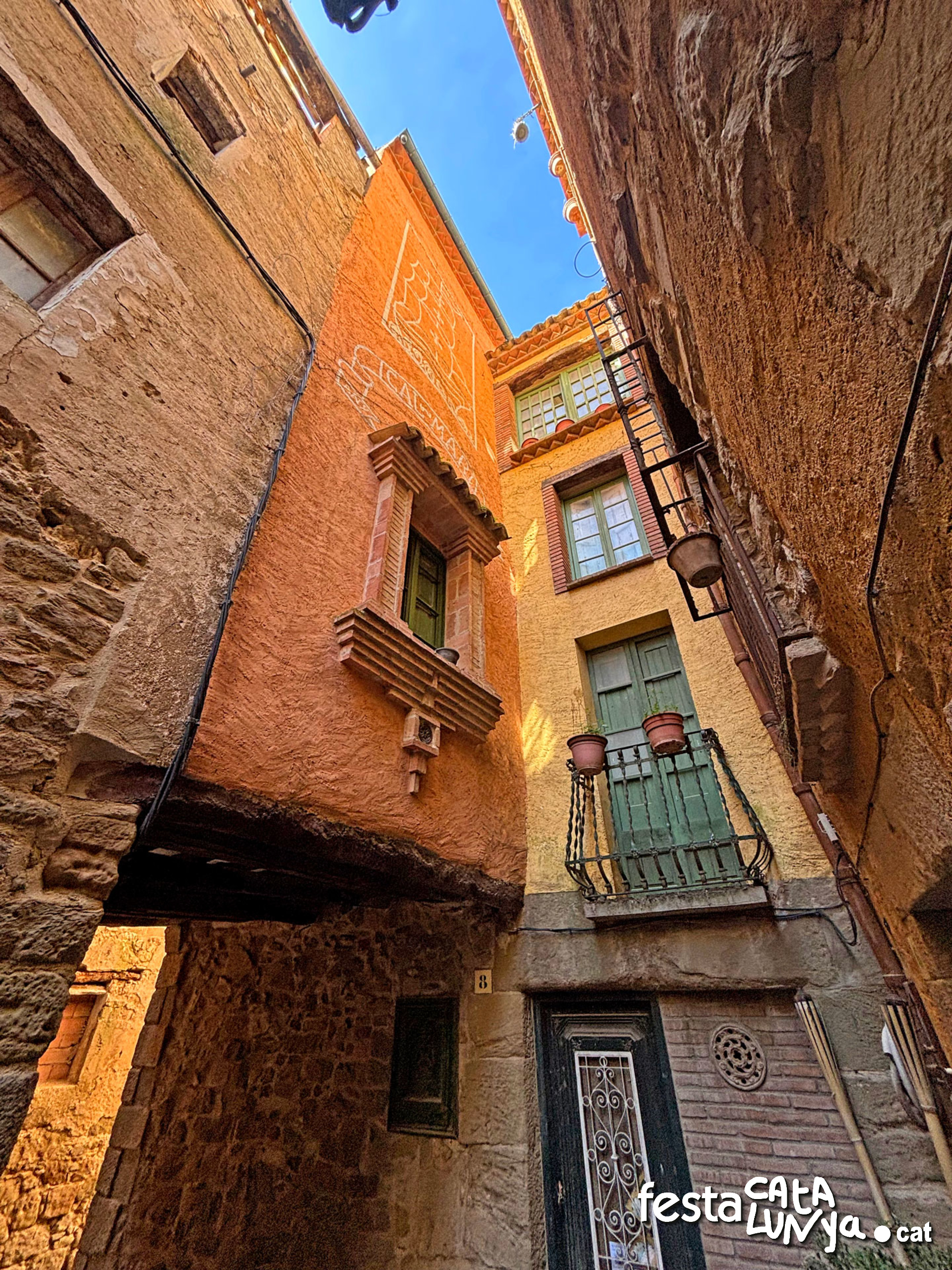 Passejant pel cor històric de Torà: els edificis que expliquen la seva història