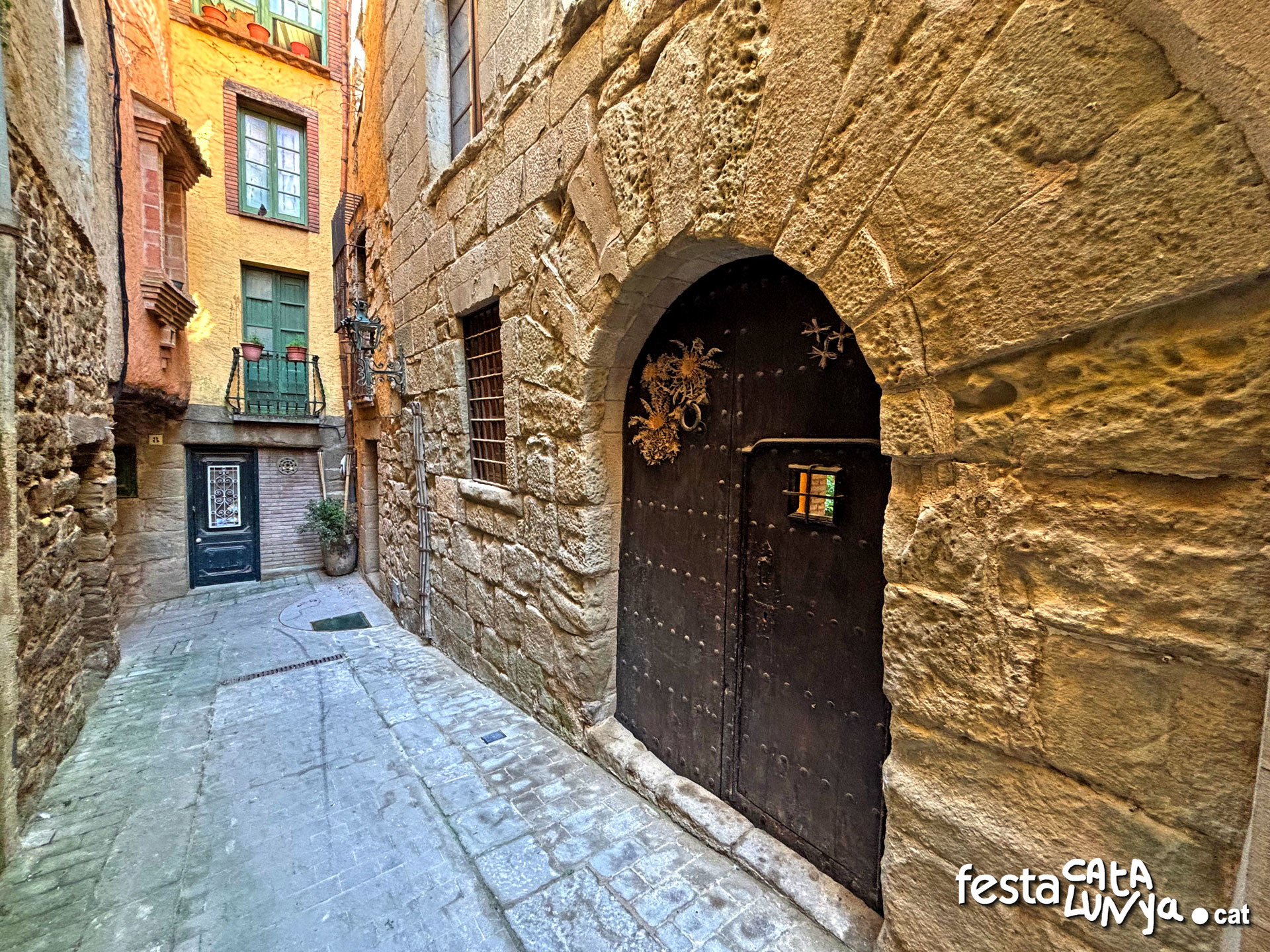 Passejant pel cor històric de Torà: els edificis que expliquen la seva història - Casa dels Cardona