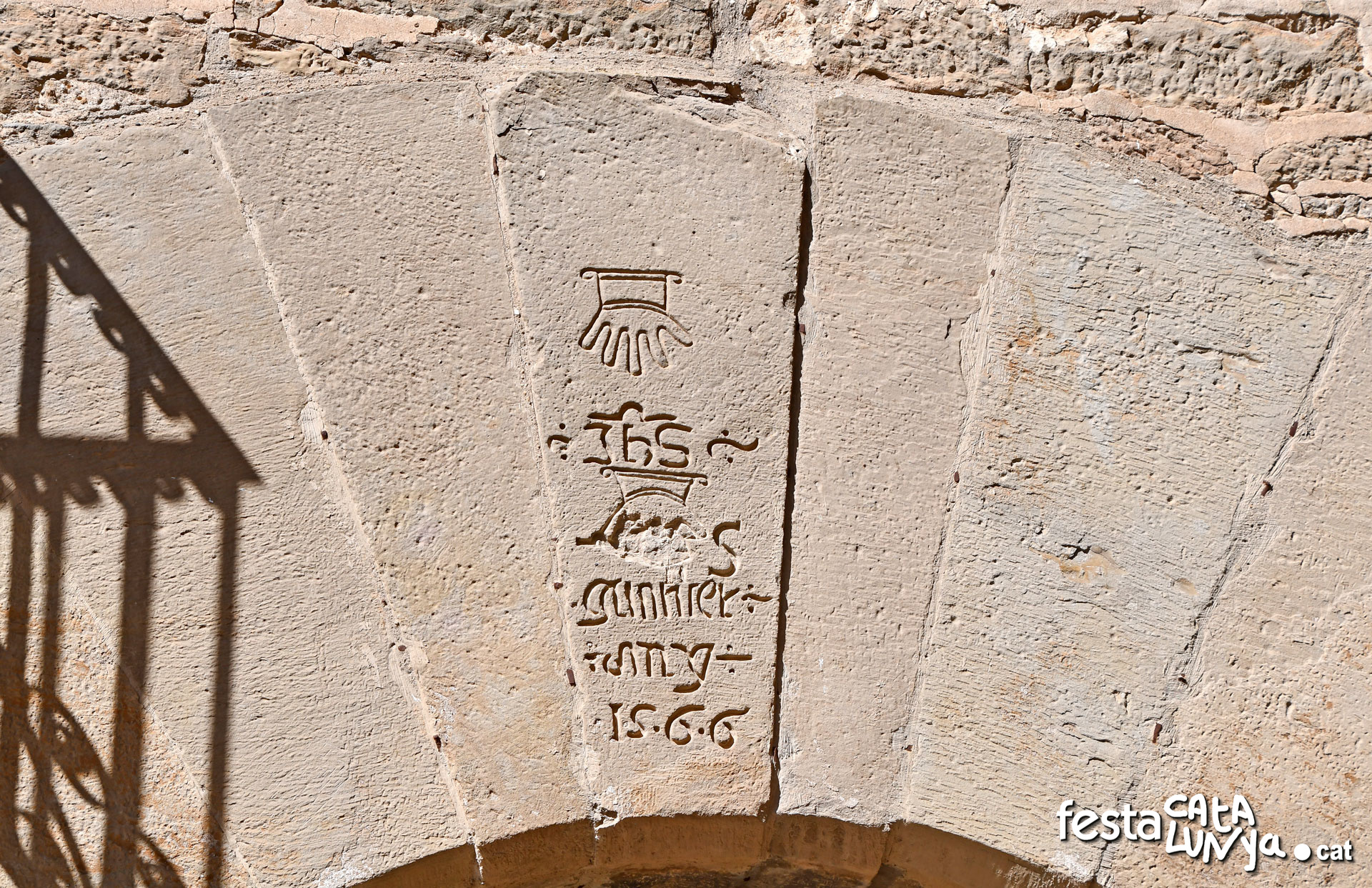 Passejant pel cor històric de Torà: els edificis que expliquen la seva història - Hostal