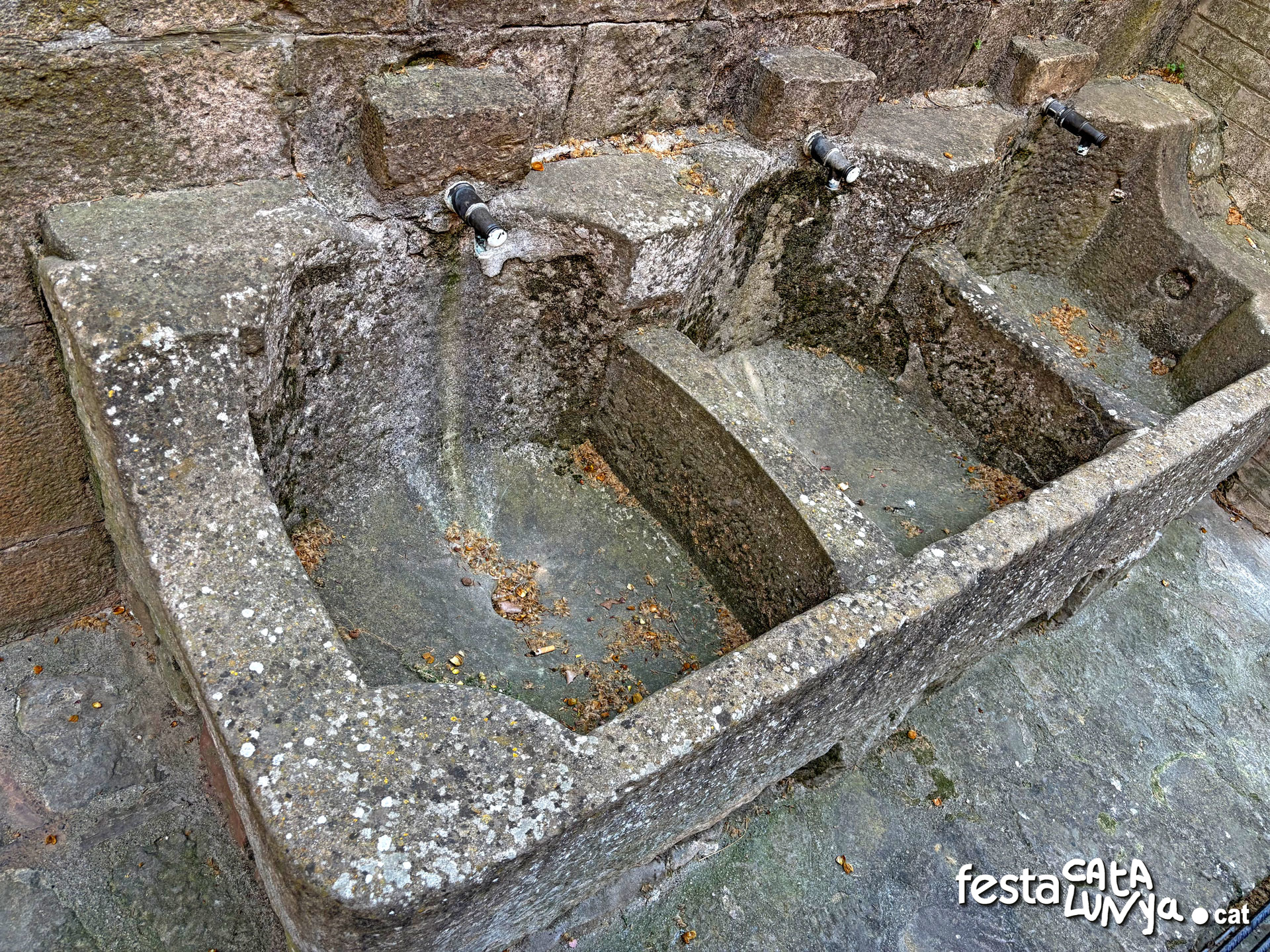 Plaça de la Font i Safareigs - Torà