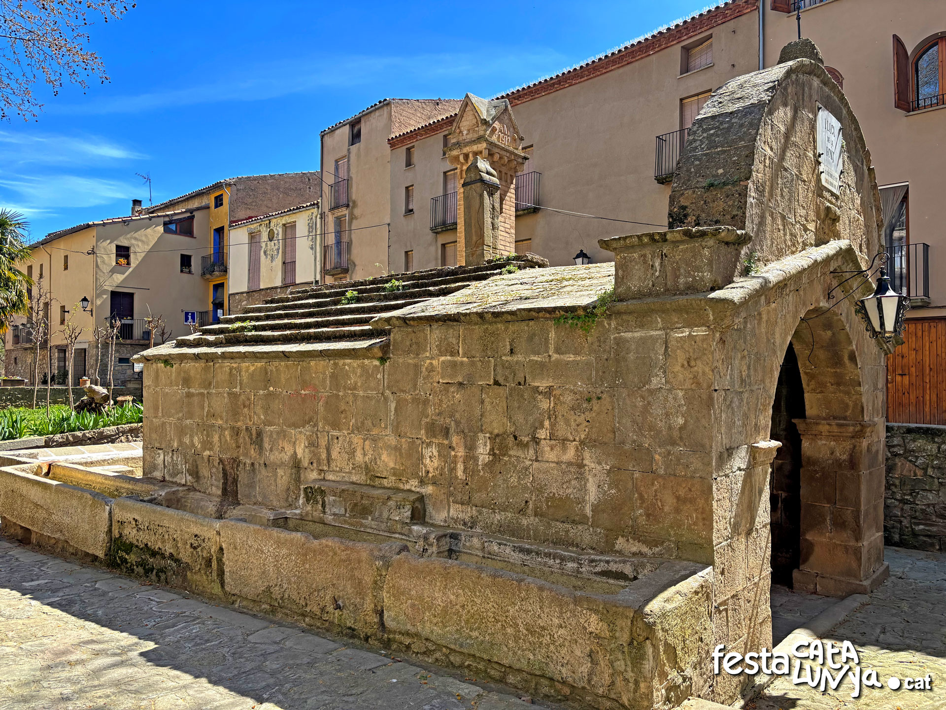 Plaça de la Font i Safareigs - Torà