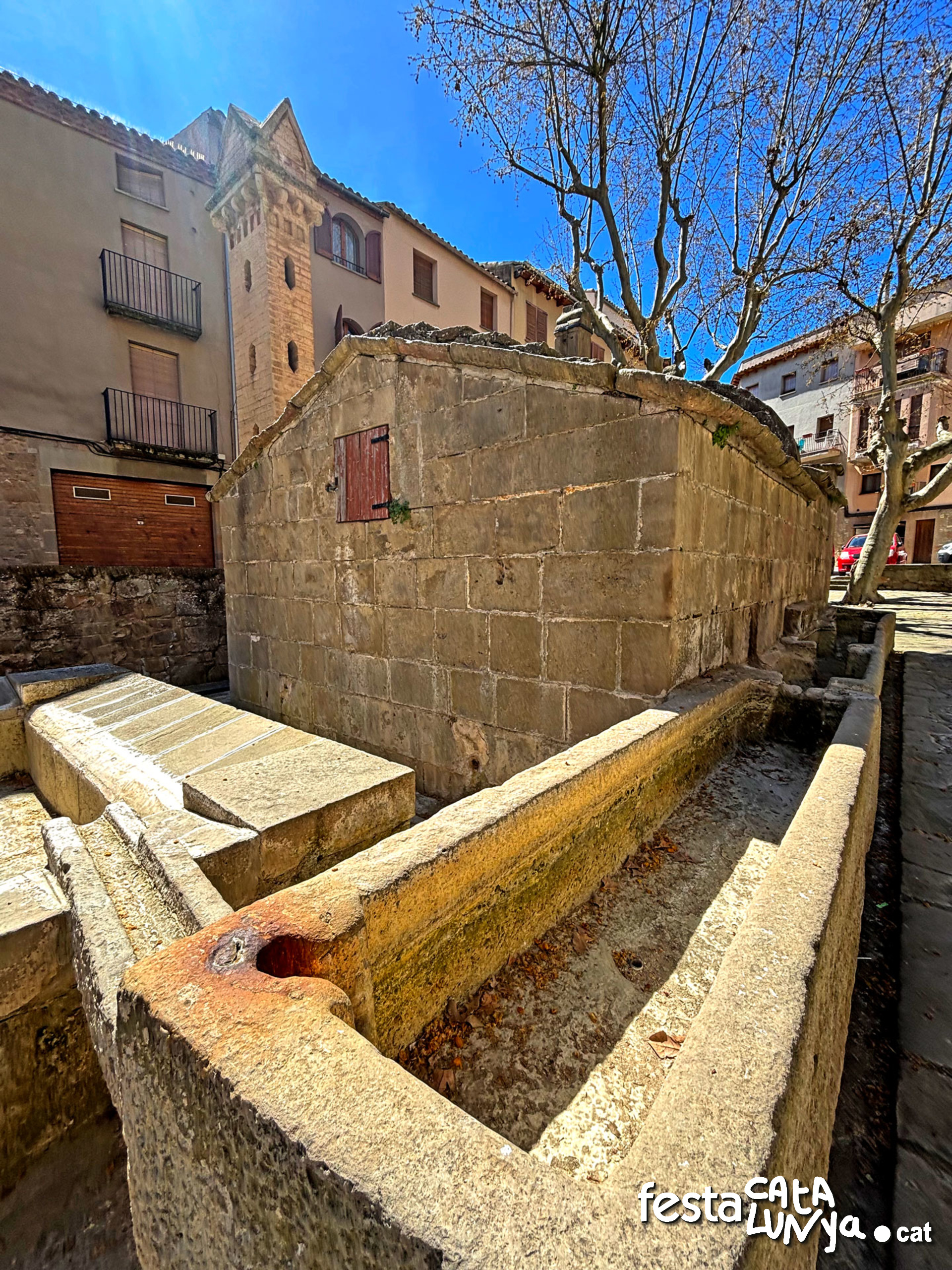 Plaça de la Font i Safareigs - Torà