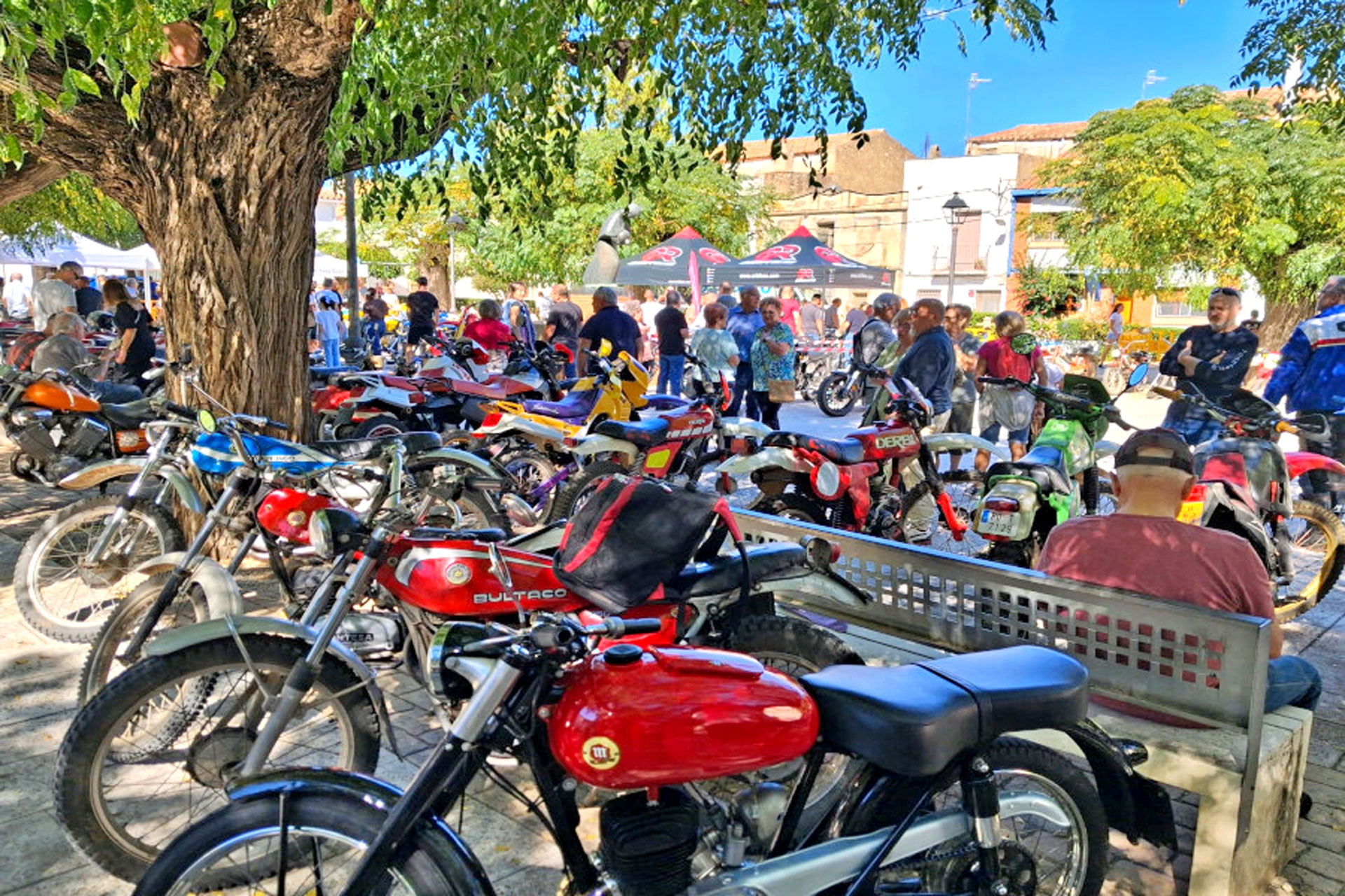 Trobada de Motos Clàssiques a Santa Bàrbara