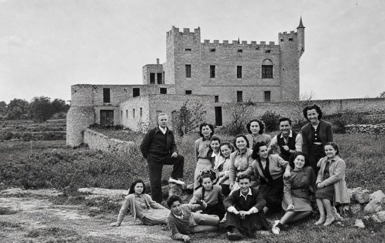 Bellvei - Castell de la Muga l'any 1945 (Arxiu del Celler Agrícola de Bellvei)