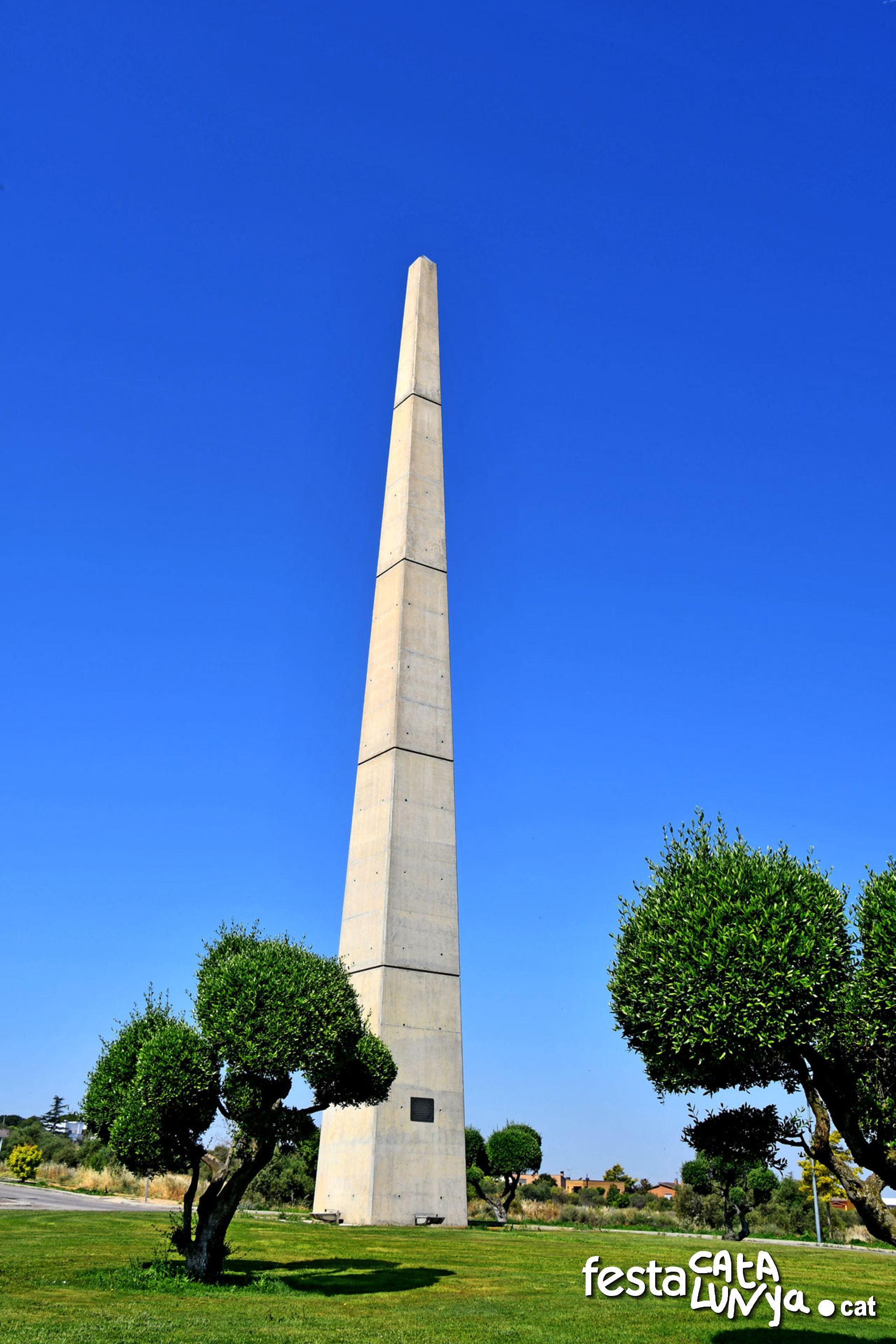 Escultura l'Obelisc - Almacelles