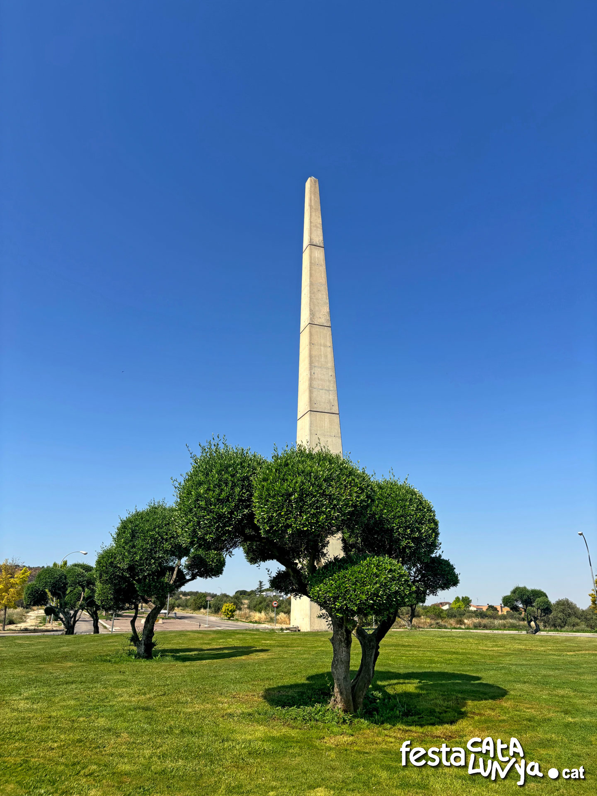 Escultura l'Obelisc - Almacelles