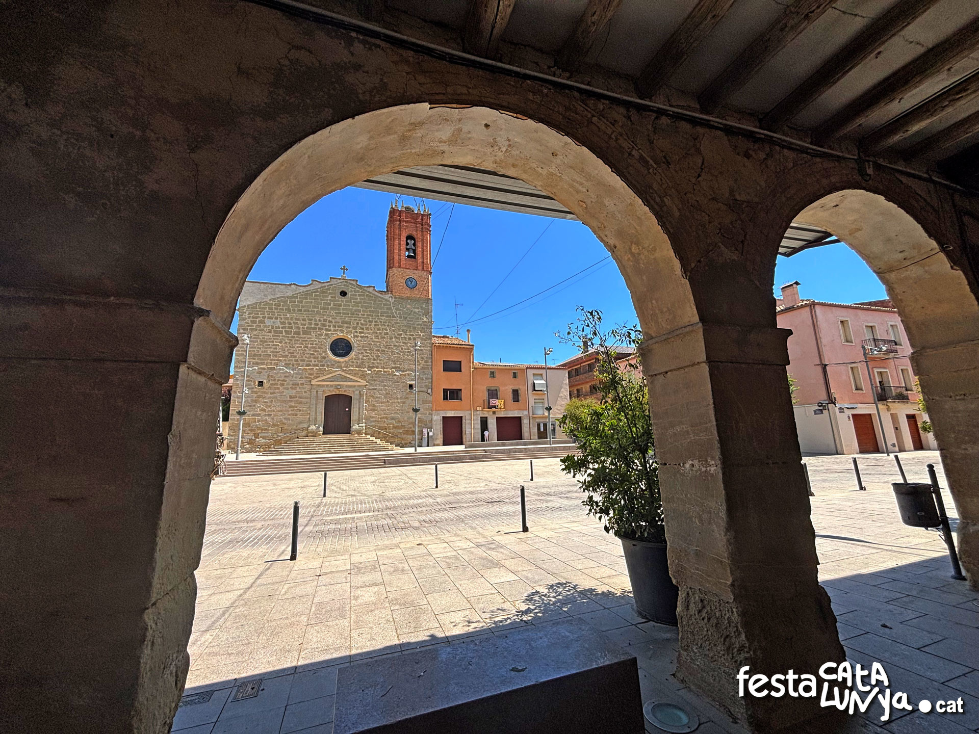 Porxos i edificis Plaça Major - Almacelles