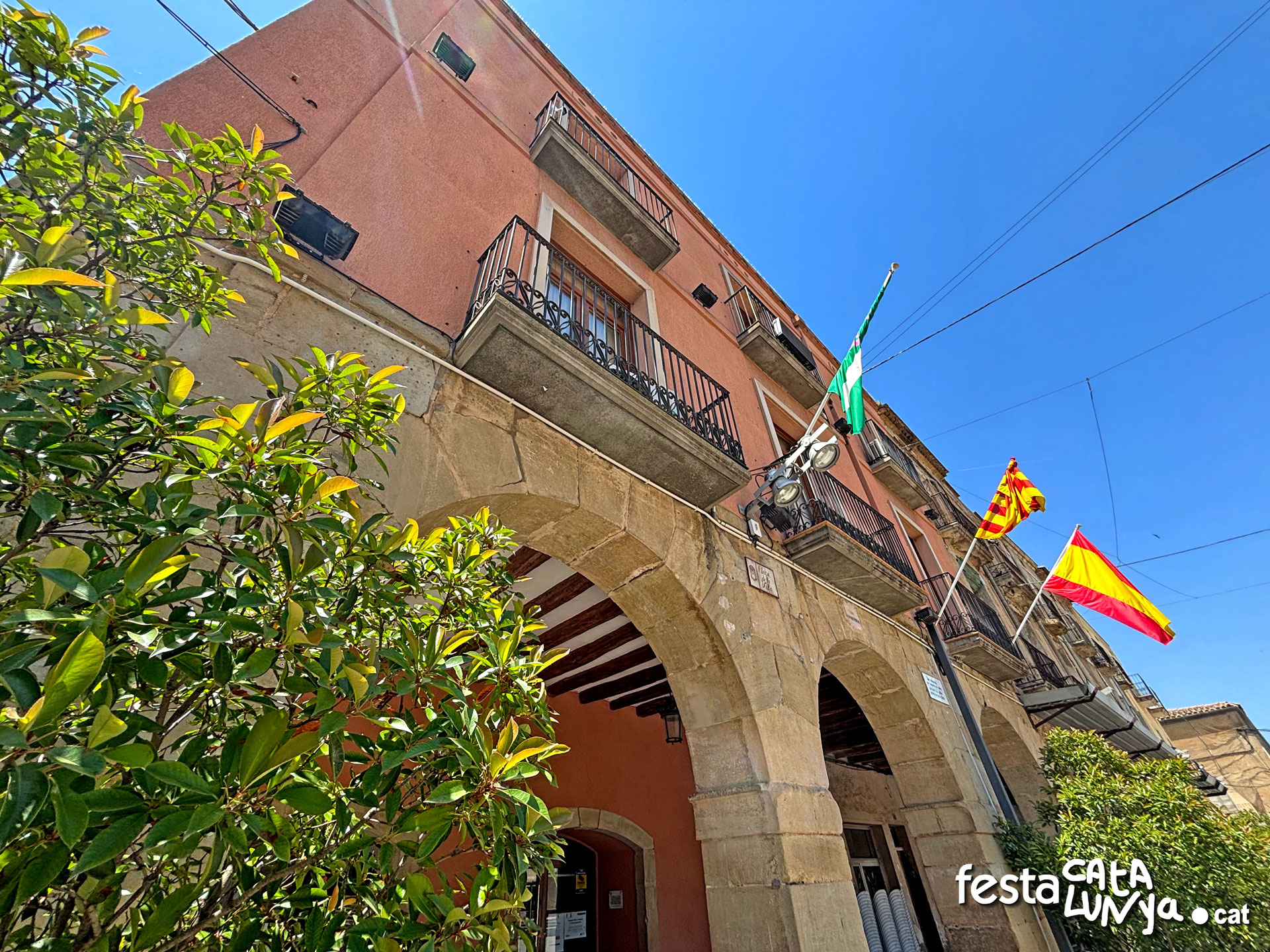 Porxos i edificis Plaça Major - Almacelles