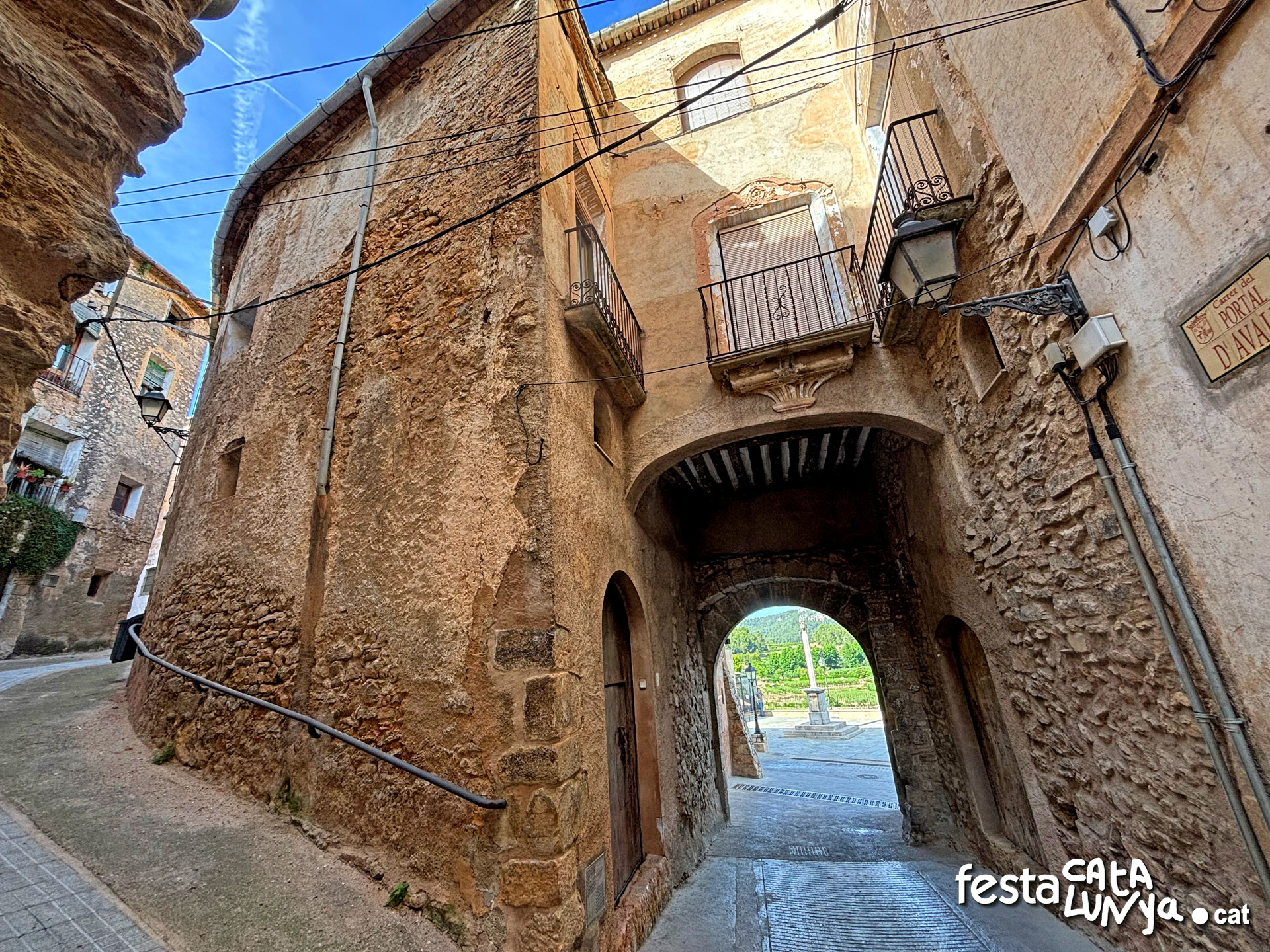 Portal d'Avall i Muralles - Tivissa