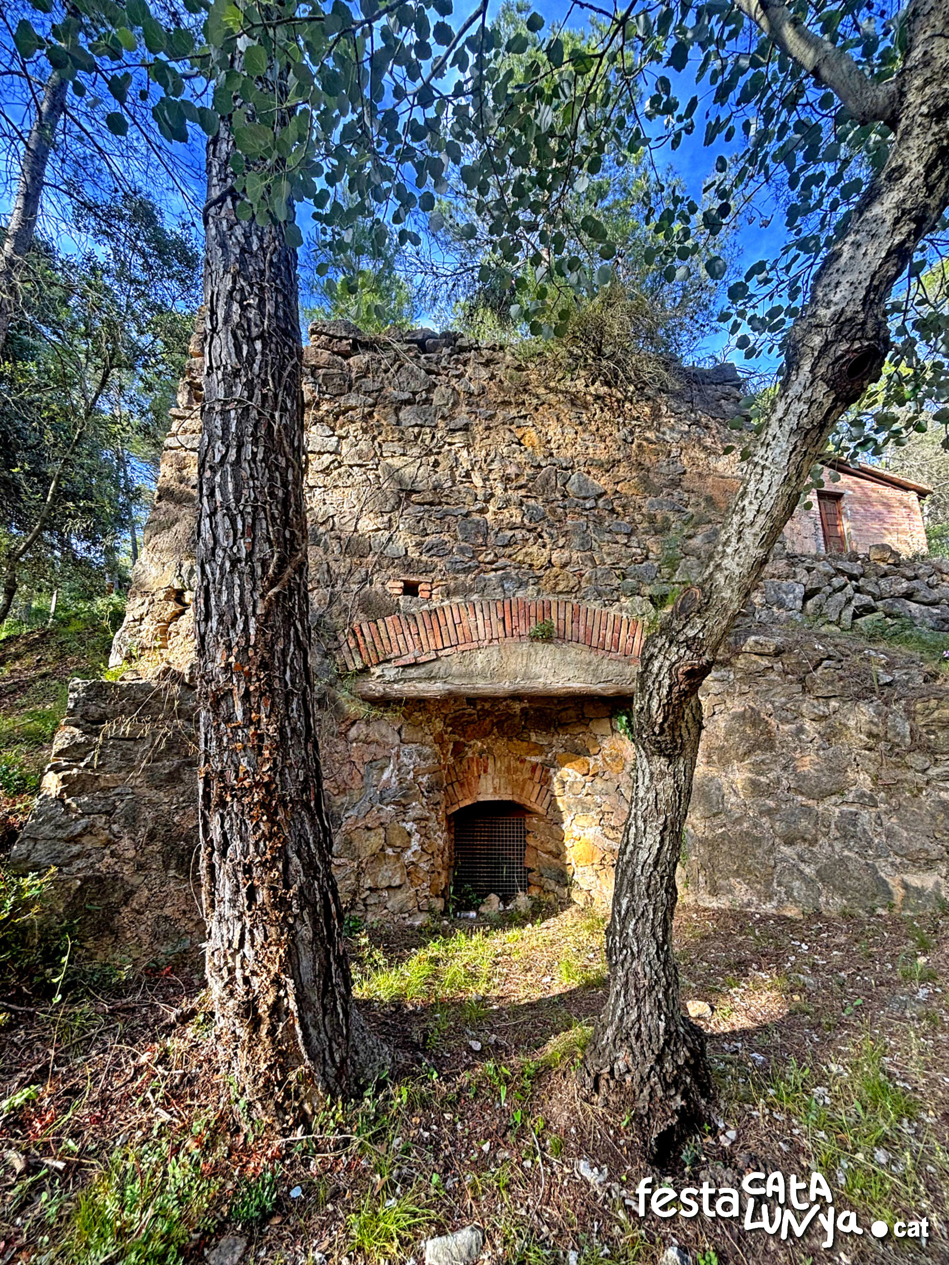 Poble de la Serra d'Almos - La Font Vella - Tivissa